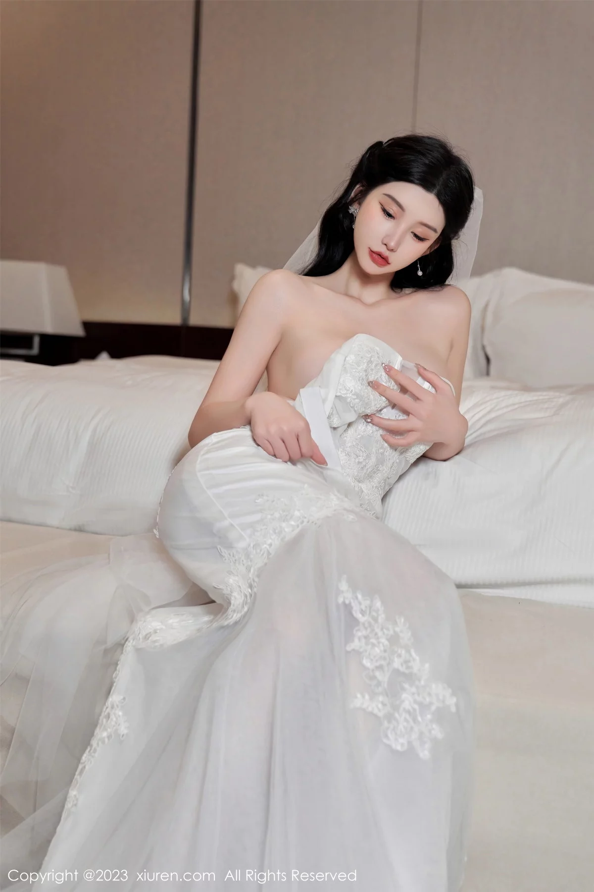 XiuRen第7463期_女神周于希Sally性感白色婚纱+白色蕾丝情趣服饰完美诱惑写真100P