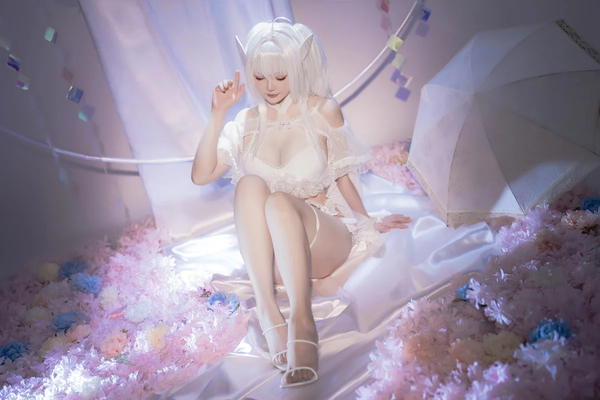 Coser小姐姐星之迟迟阿瓦隆女士主题性感精灵装扮白色内衣秀完美身材诱惑写真32P