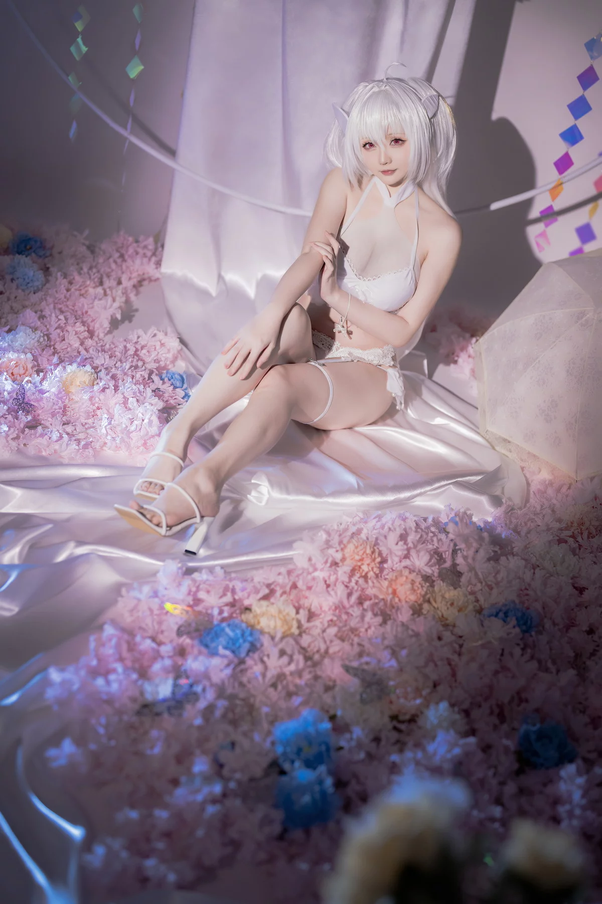 Coser小姐姐星之迟迟阿瓦隆女士主题性感精灵装扮白色内衣秀完美身材诱惑写真32P