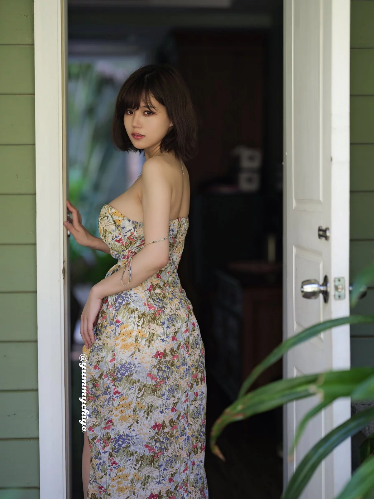 动漫博主小仓千代w-Twitter合集精选主题性感多套服饰+自拍系列迷人诱惑写真350P