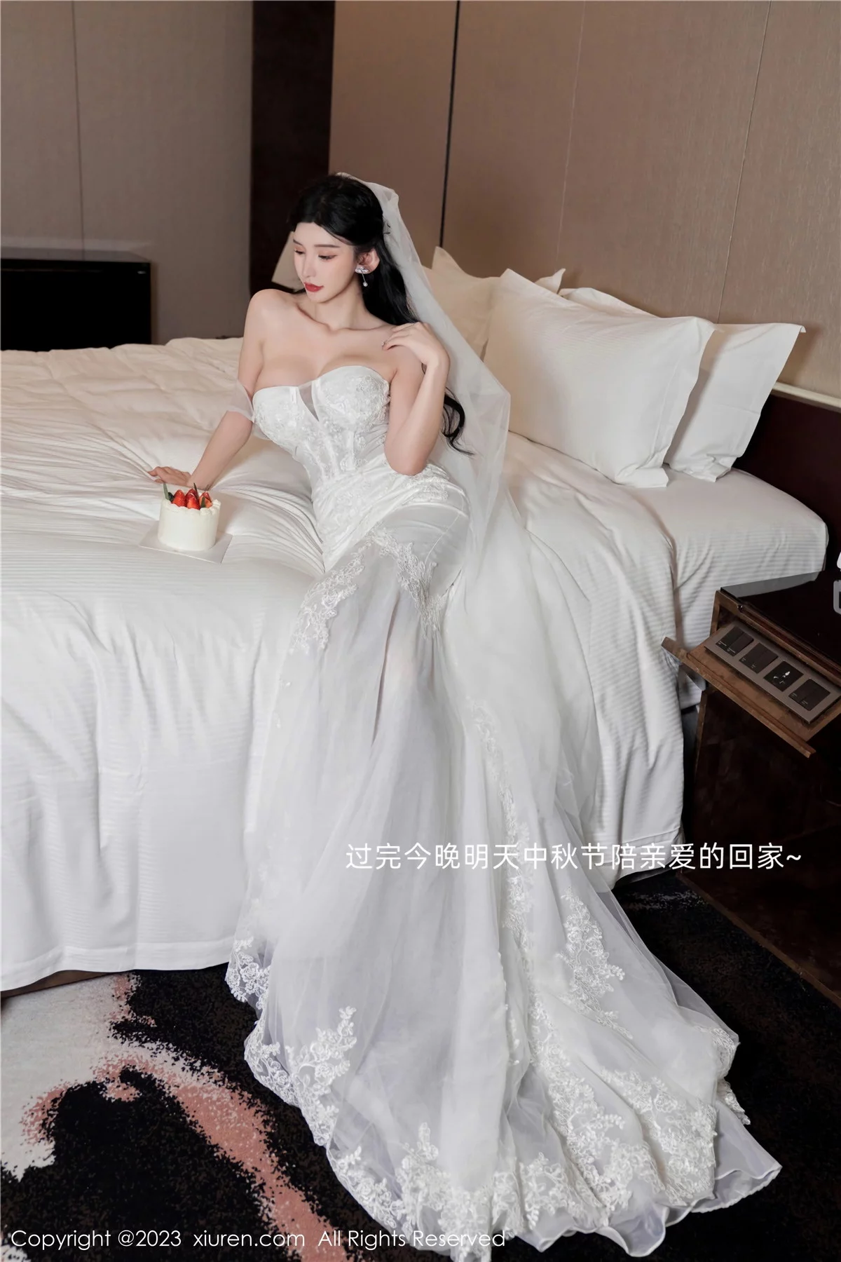 XiuRen第7463期_女神周于希Sally性感白色婚纱+白色蕾丝情趣服饰完美诱惑写真100P