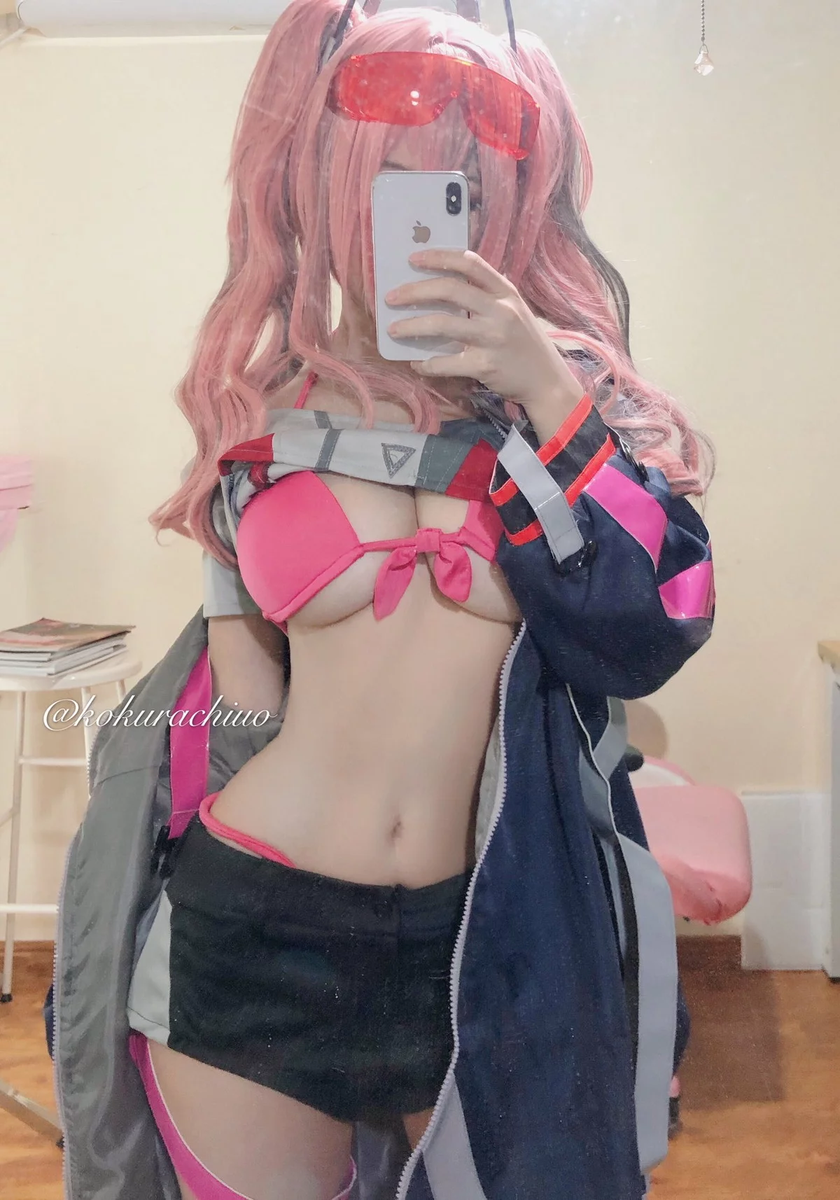 动漫博主小仓千代w-Twitter合集精选主题性感多套服饰+自拍系列迷人诱惑写真350P