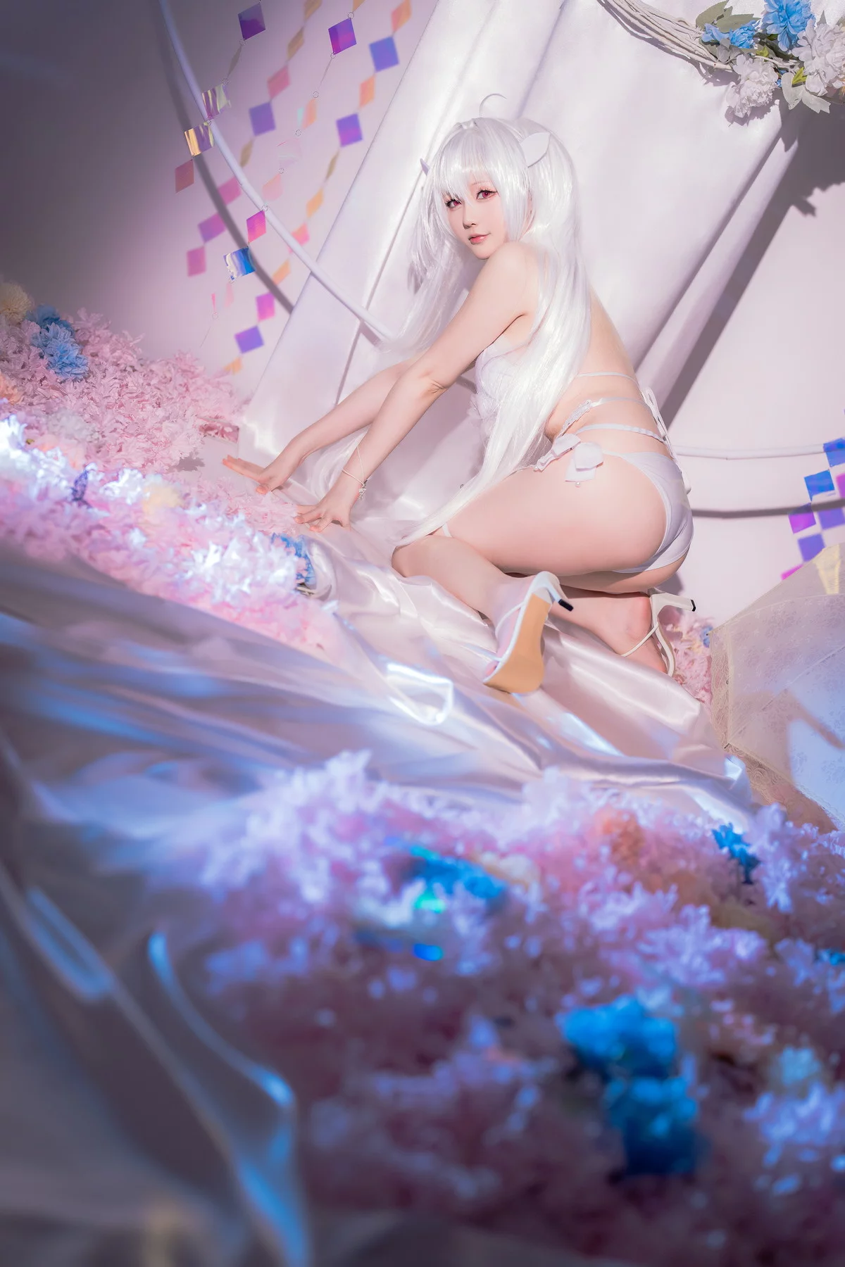 Coser小姐姐星之迟迟阿瓦隆女士主题性感精灵装扮白色内衣秀完美身材诱惑写真32P