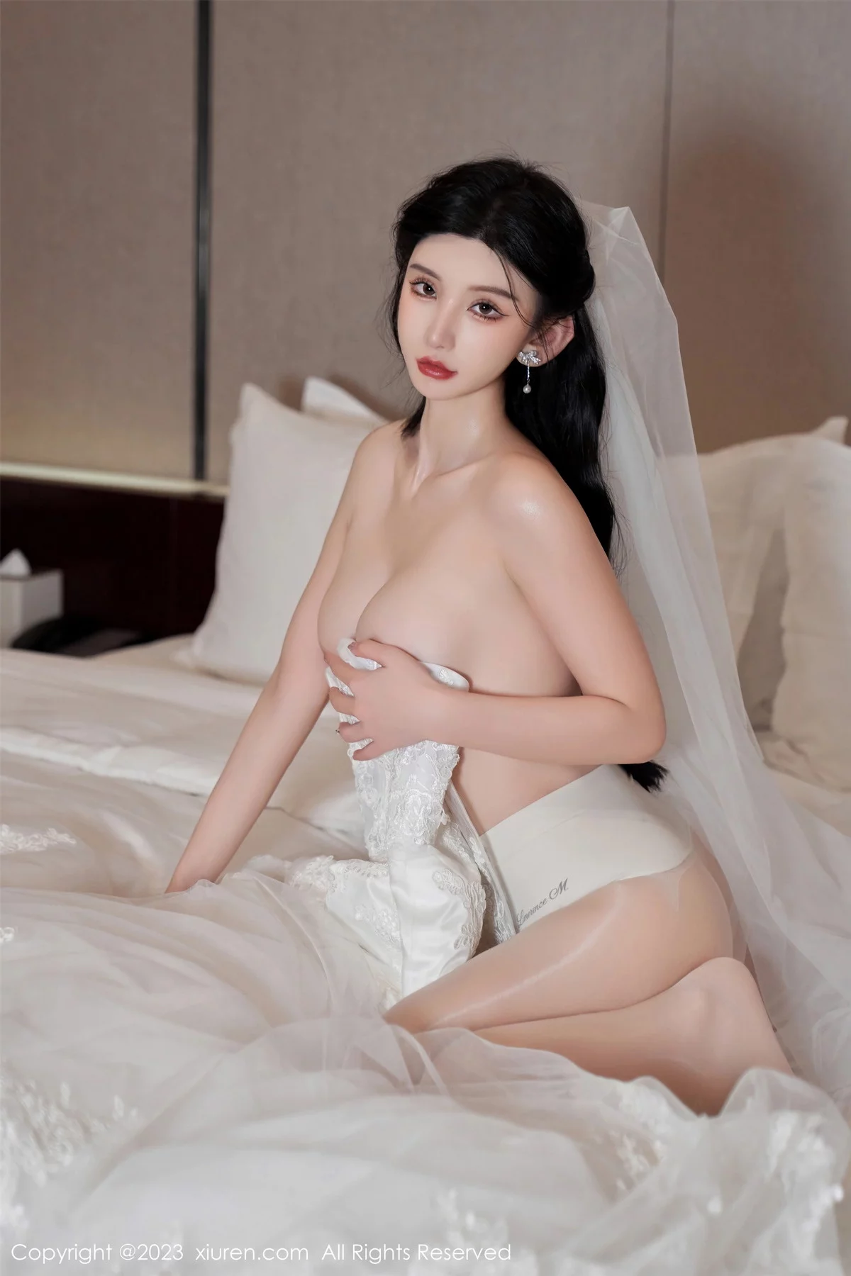 XiuRen第7463期_女神周于希Sally性感白色婚纱+白色蕾丝情趣服饰完美诱惑写真100P