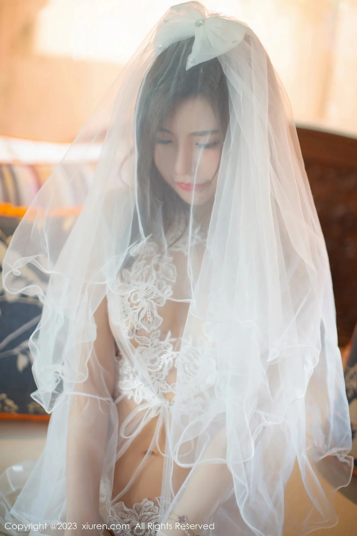 XiuRen第7456期_模特绮里嘉ula性感白色婚纱服饰配白色丝袜秀惹火身材诱惑写真80P