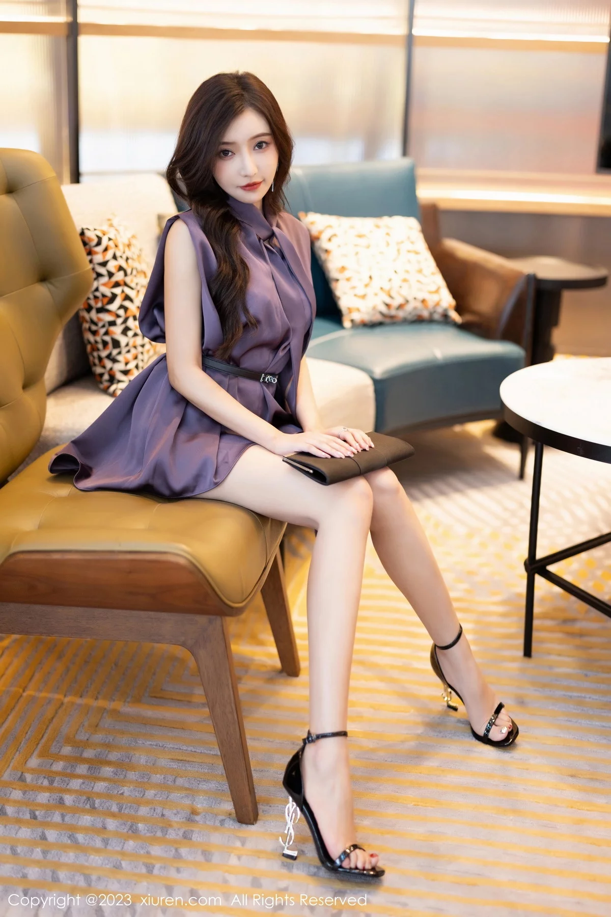 XiuRen第7462期_女神王馨瑶yanni脱紫色上衣露性感白色蕾丝内衣完美诱惑写真80P