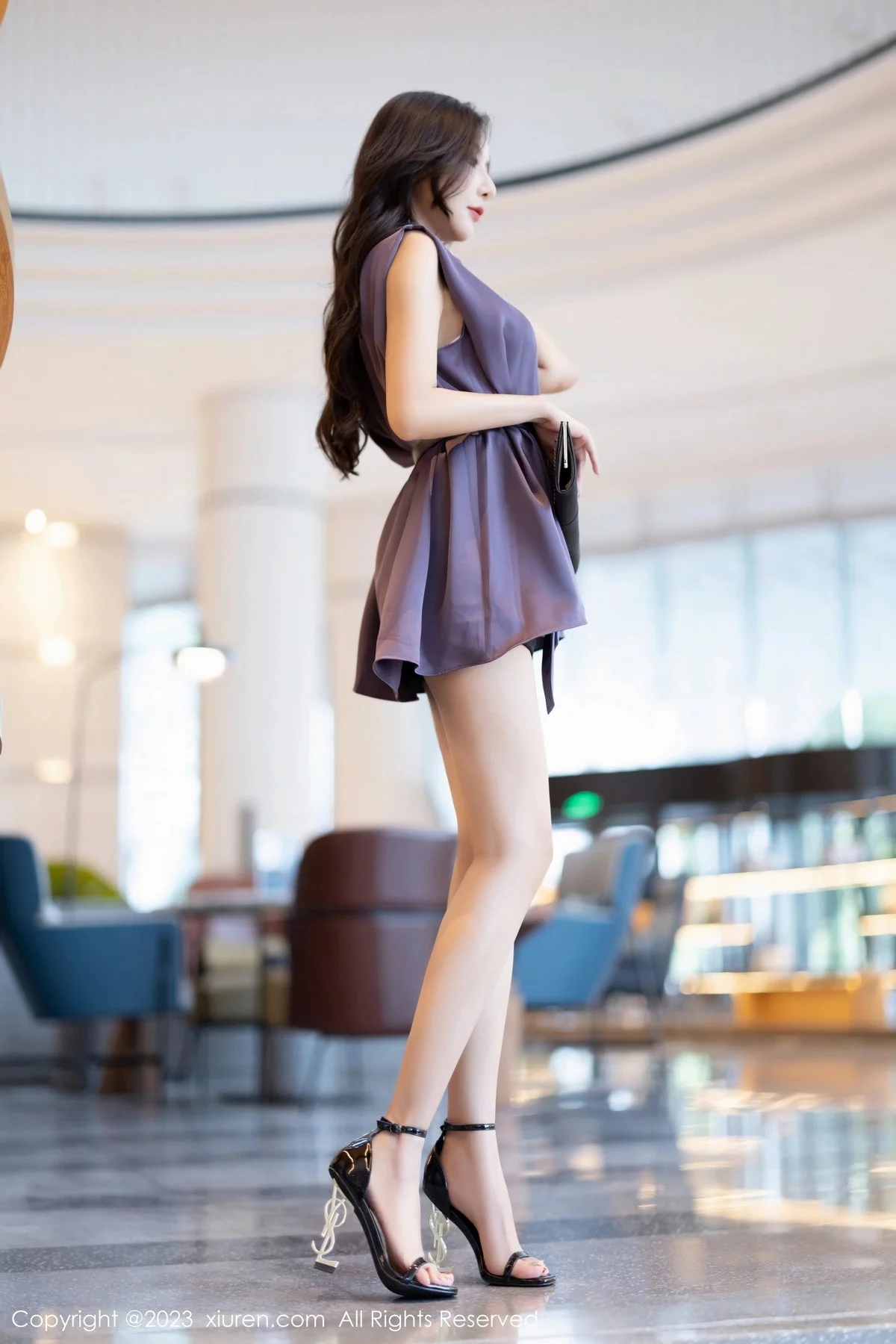 XiuRen第7462期_女神王馨瑶yanni脱紫色上衣露性感白色蕾丝内衣完美诱惑写真80P