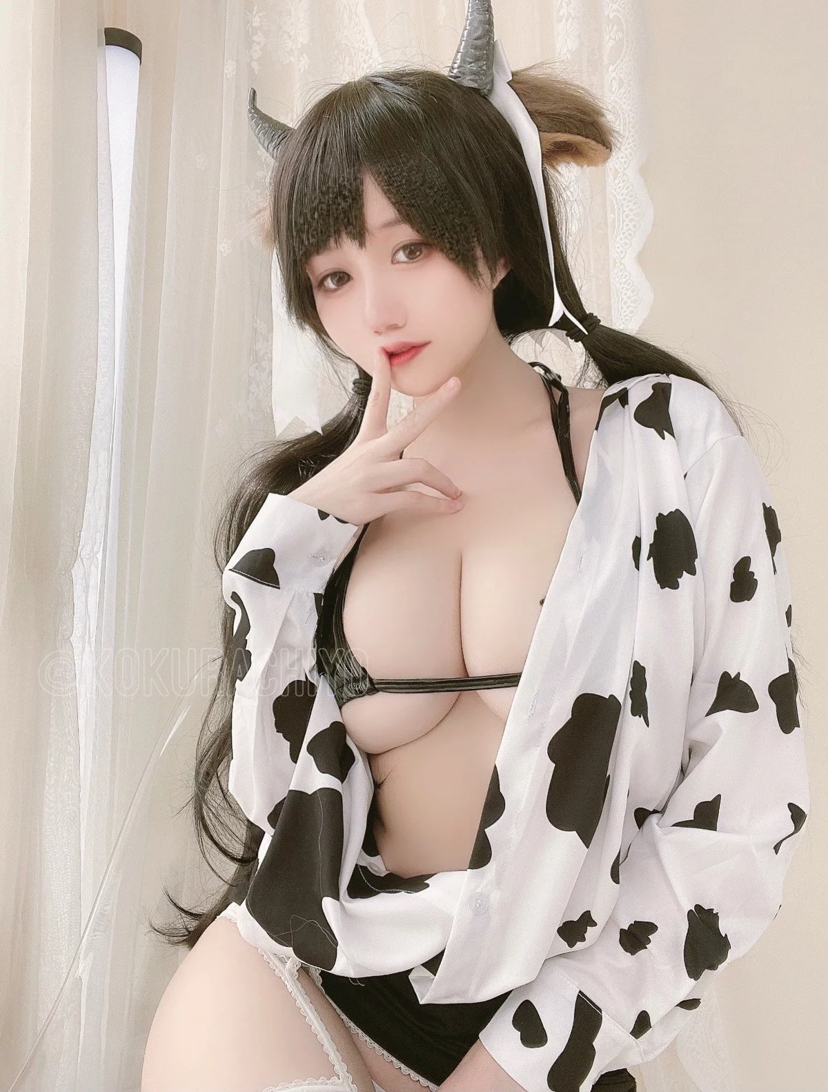 动漫博主小仓千代w-Twitter合集精选主题性感多套服饰+自拍系列迷人诱惑写真350P