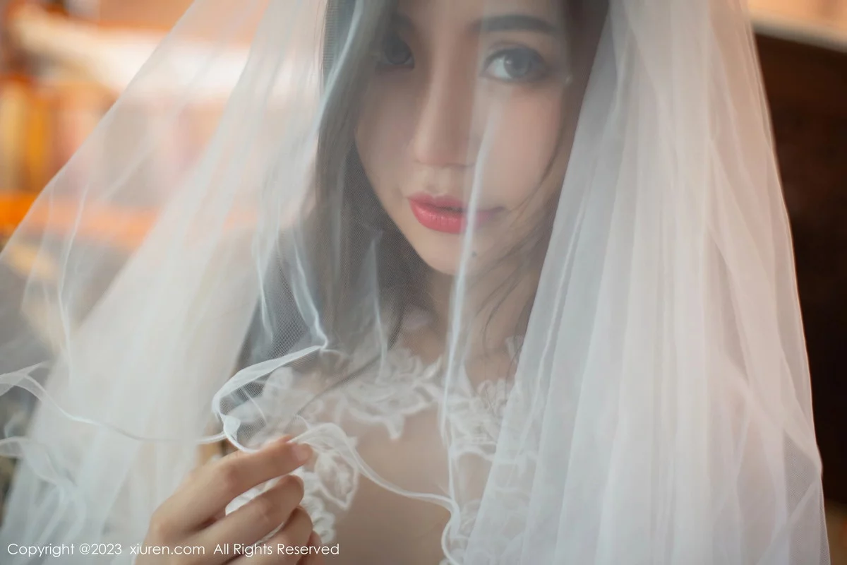 XiuRen第7456期_模特绮里嘉ula性感白色婚纱服饰配白色丝袜秀惹火身材诱惑写真80P