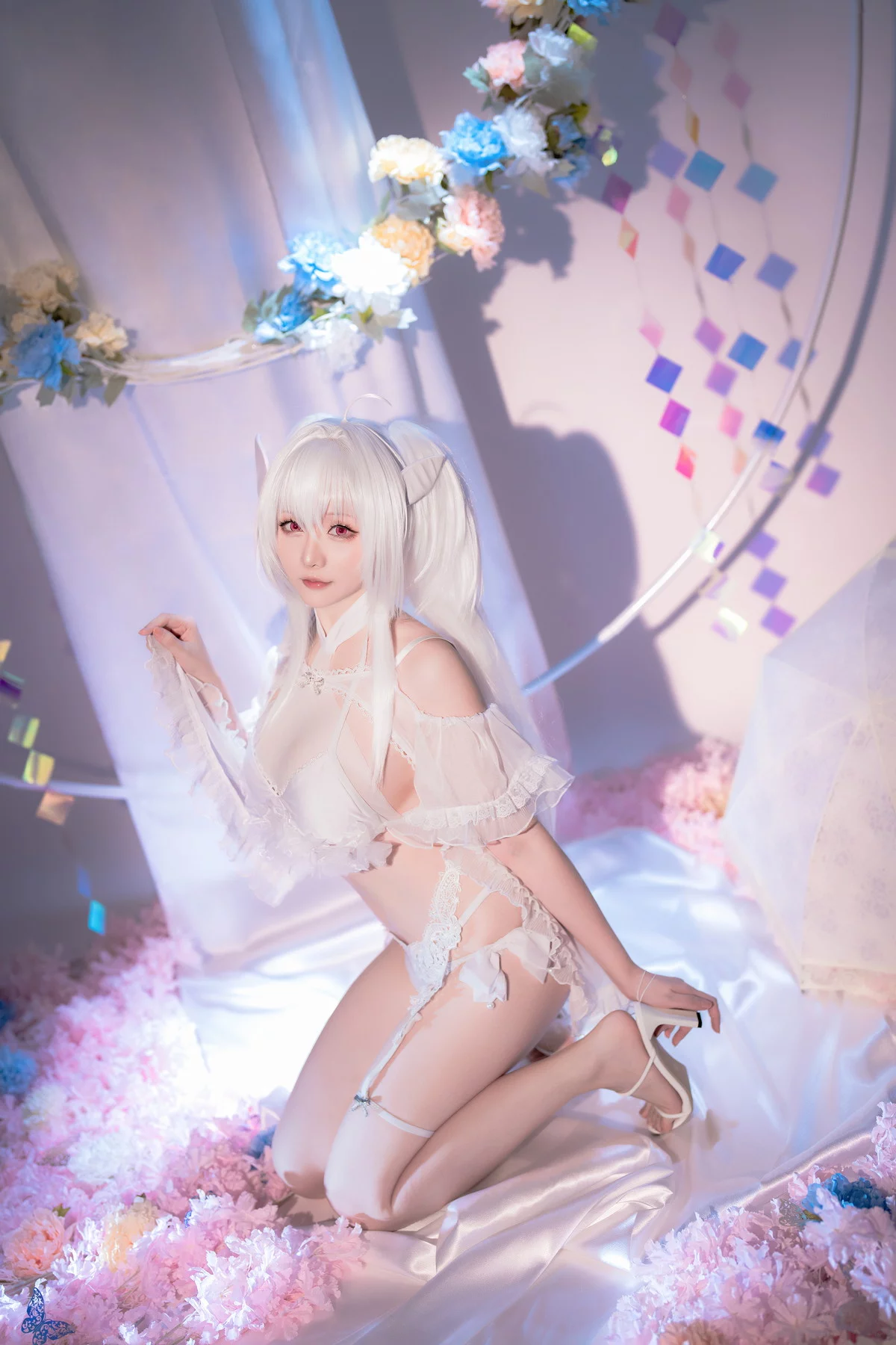 Coser小姐姐星之迟迟阿瓦隆女士主题性感精灵装扮白色内衣秀完美身材诱惑写真32P