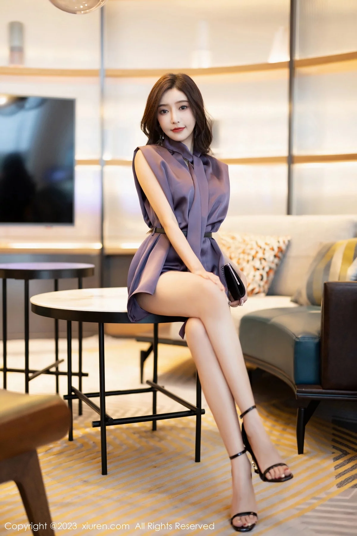 XiuRen第7462期_女神王馨瑶yanni脱紫色上衣露性感白色蕾丝内衣完美诱惑写真80P