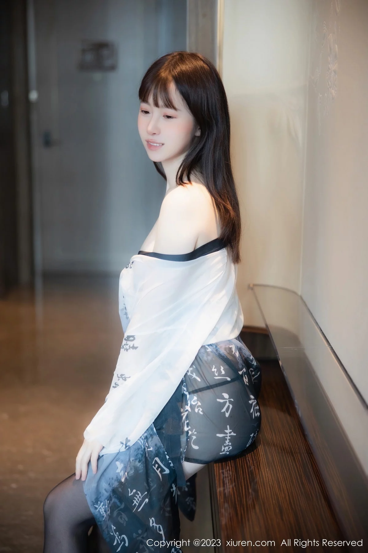 XiuRen第7459期_模特林悠悠性感黑白薄纱古装服饰配黑丝袜秀曼妙身姿诱惑写真84P