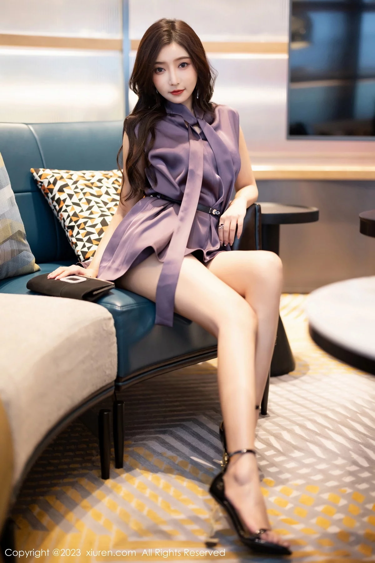 XiuRen第7462期_女神王馨瑶yanni脱紫色上衣露性感白色蕾丝内衣完美诱惑写真80P