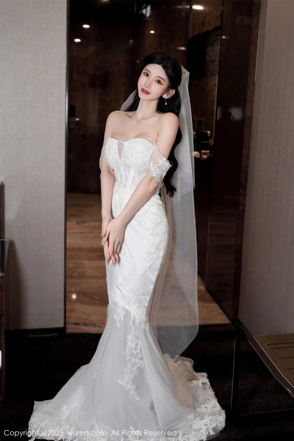 XiuRen第7463期_女神周于希Sally性感白色婚纱+白色蕾丝情趣服饰完美诱惑写真100P