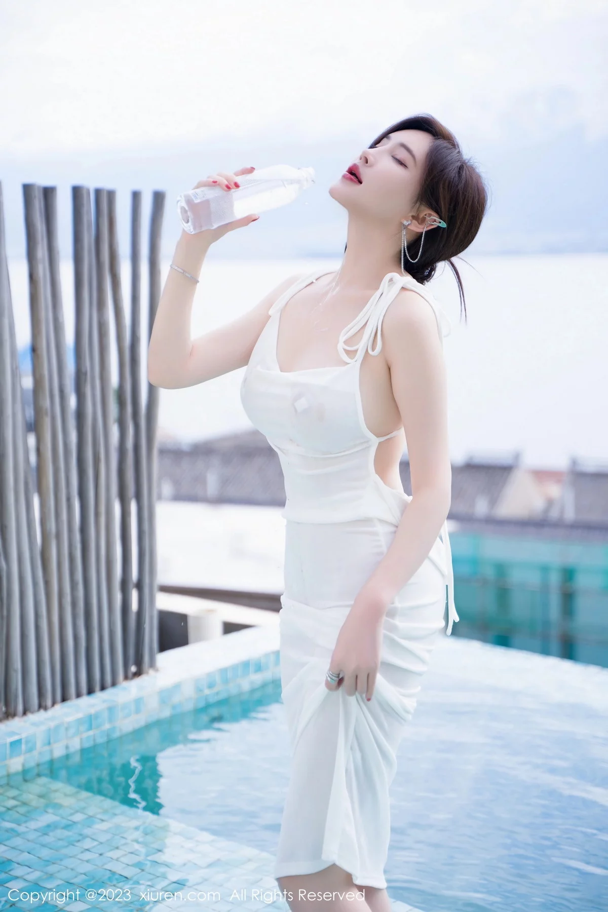 XiuRen第7461期_女神Carol周妍希泳池性感白色连衣长裙湿身秀丰满身材诱惑写真69P