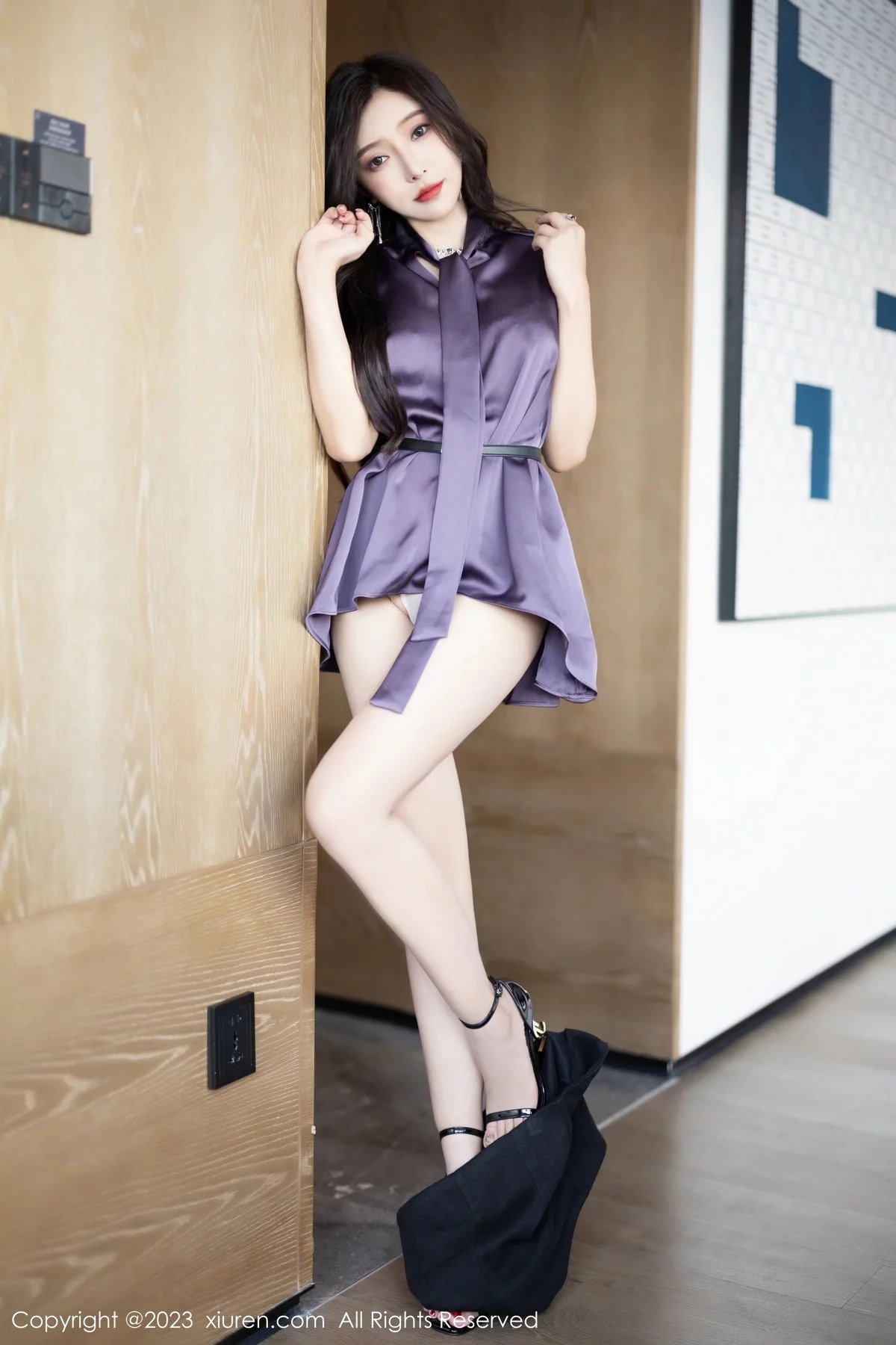 XiuRen第7462期_女神王馨瑶yanni脱紫色上衣露性感白色蕾丝内衣完美诱惑写真80P