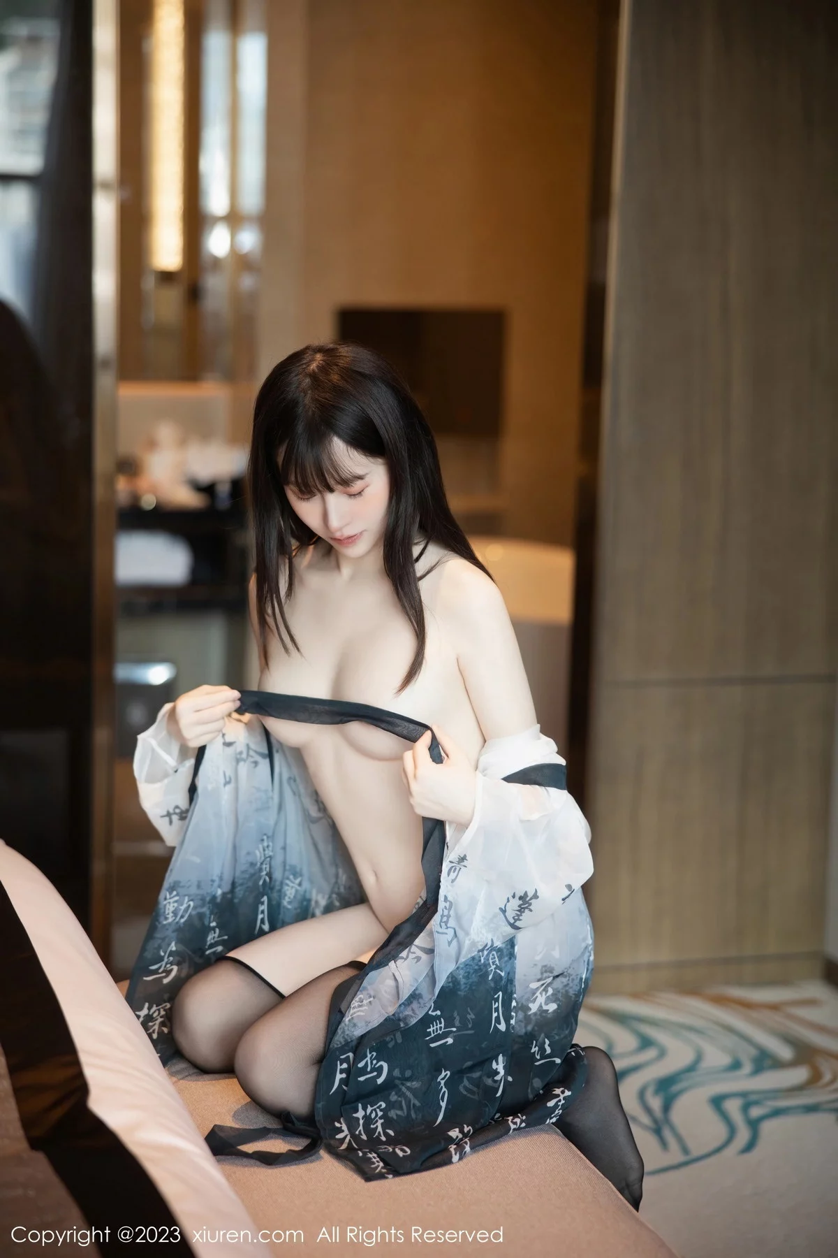 XiuRen第7459期_模特林悠悠性感黑白薄纱古装服饰配黑丝袜秀曼妙身姿诱惑写真84P