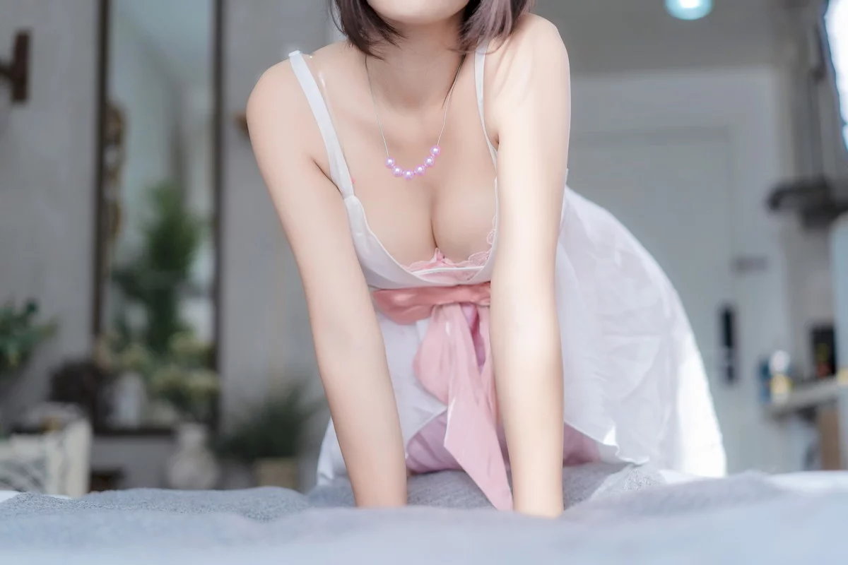 阳光美少女萌芽儿o0加藤惠睡衣+内衣主题脱白色睡衣露性感粉色内衣完美诱惑写真28P