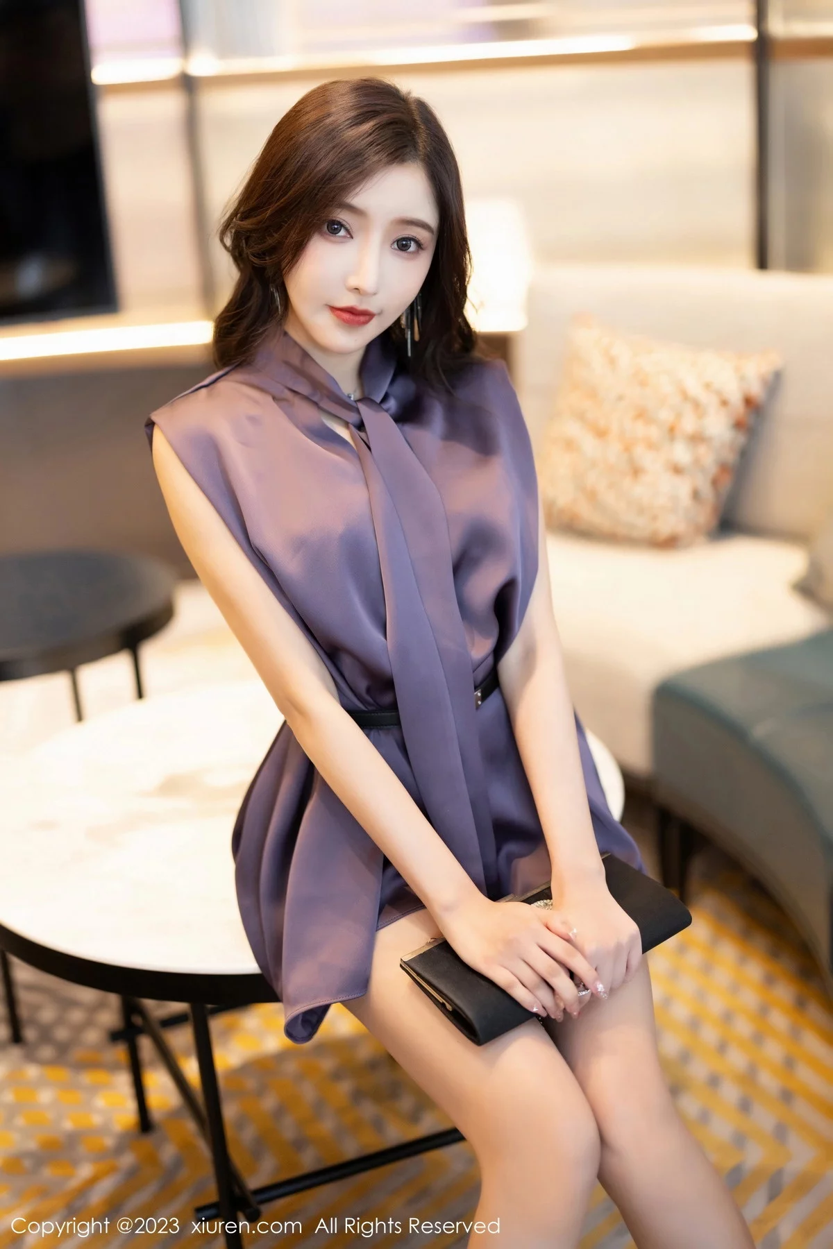XiuRen第7462期_女神王馨瑶yanni脱紫色上衣露性感白色蕾丝内衣完美诱惑写真80P