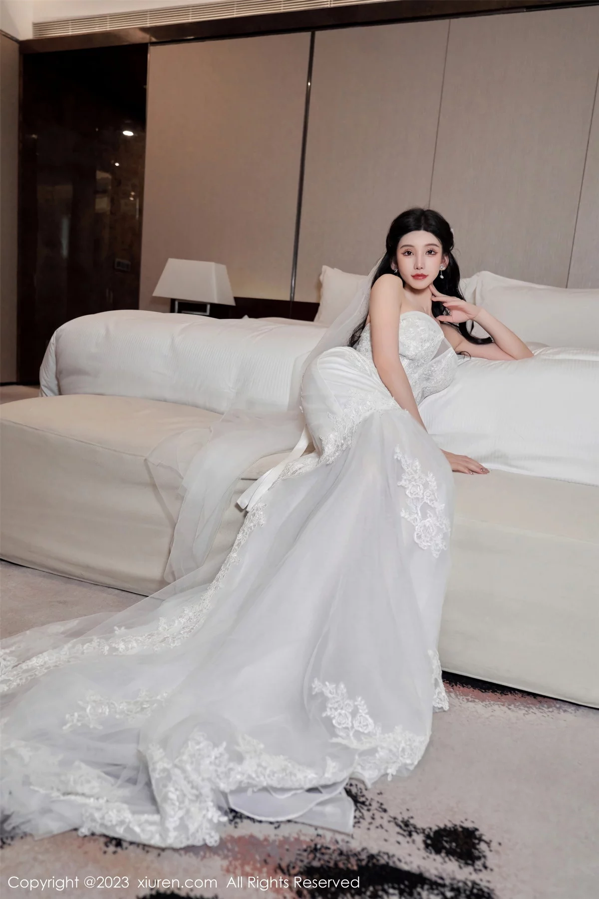 XiuRen第7463期_女神周于希Sally性感白色婚纱+白色蕾丝情趣服饰完美诱惑写真100P