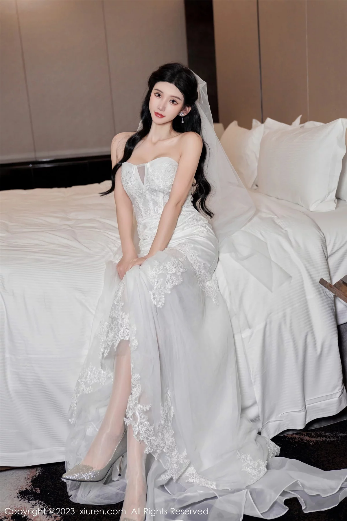 XiuRen第7463期_女神周于希Sally性感白色婚纱+白色蕾丝情趣服饰完美诱惑写真100P