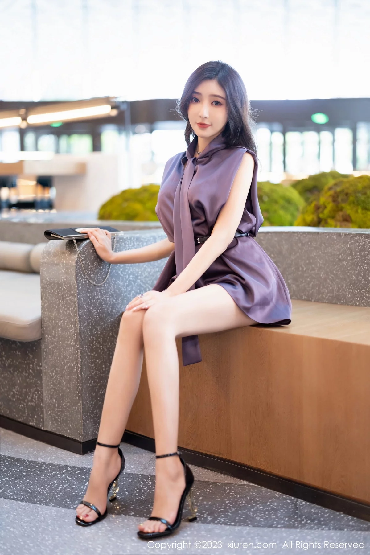 XiuRen第7462期_女神王馨瑶yanni脱紫色上衣露性感白色蕾丝内衣完美诱惑写真80P