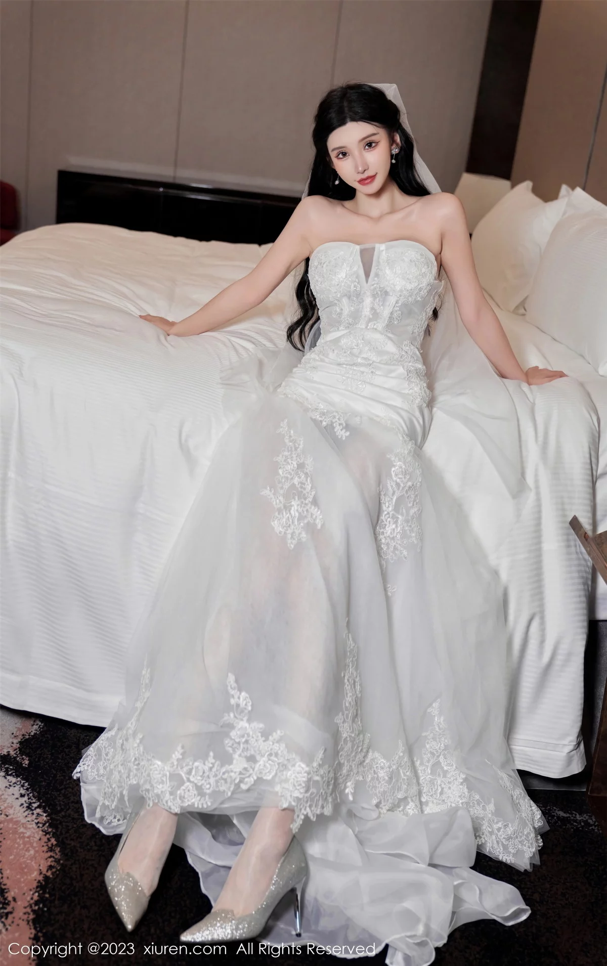 XiuRen第7463期_女神周于希Sally性感白色婚纱+白色蕾丝情趣服饰完美诱惑写真100P