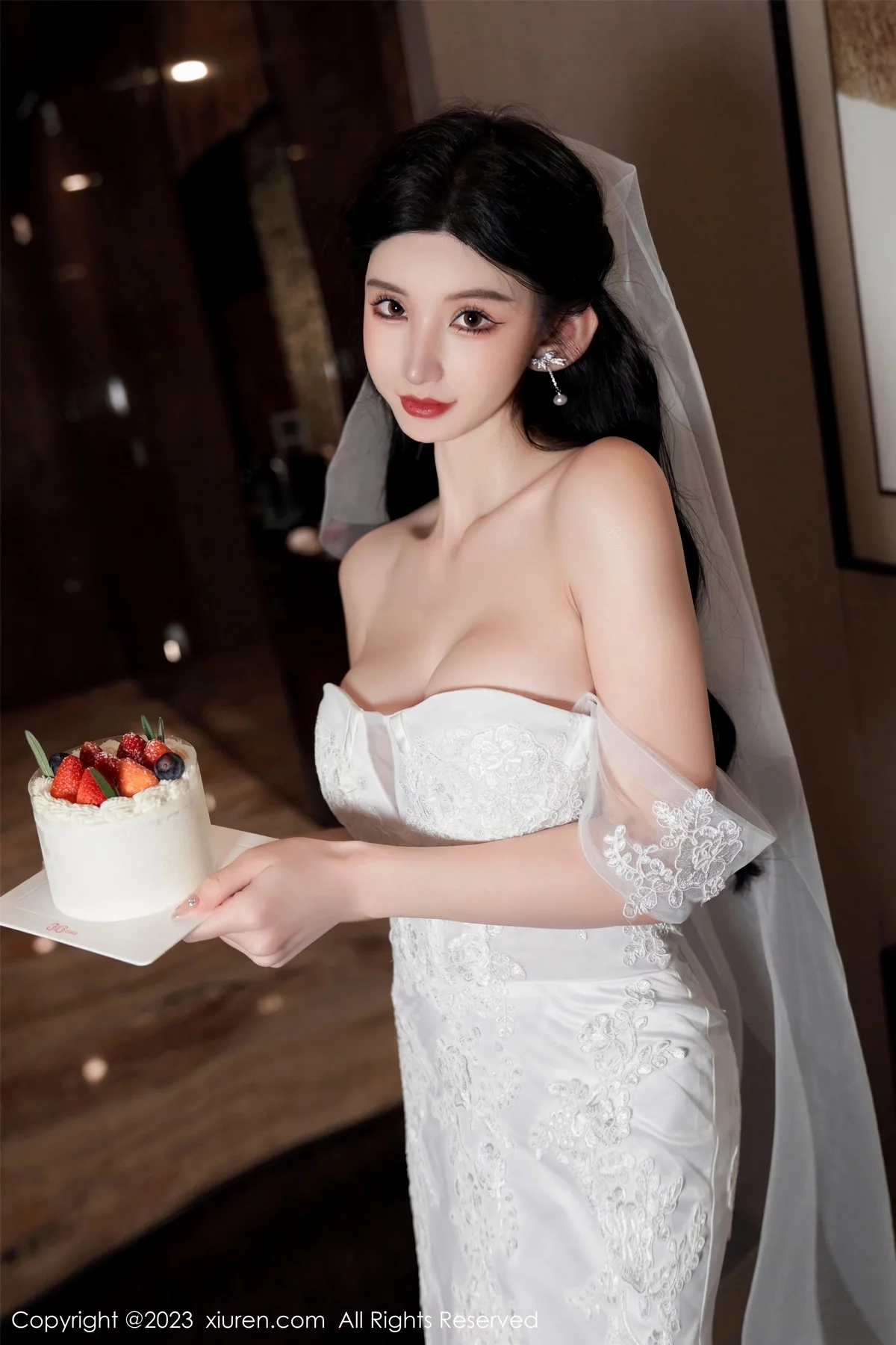 XiuRen第7463期_女神周于希Sally性感白色婚纱+白色蕾丝情趣服饰完美诱惑写真100P