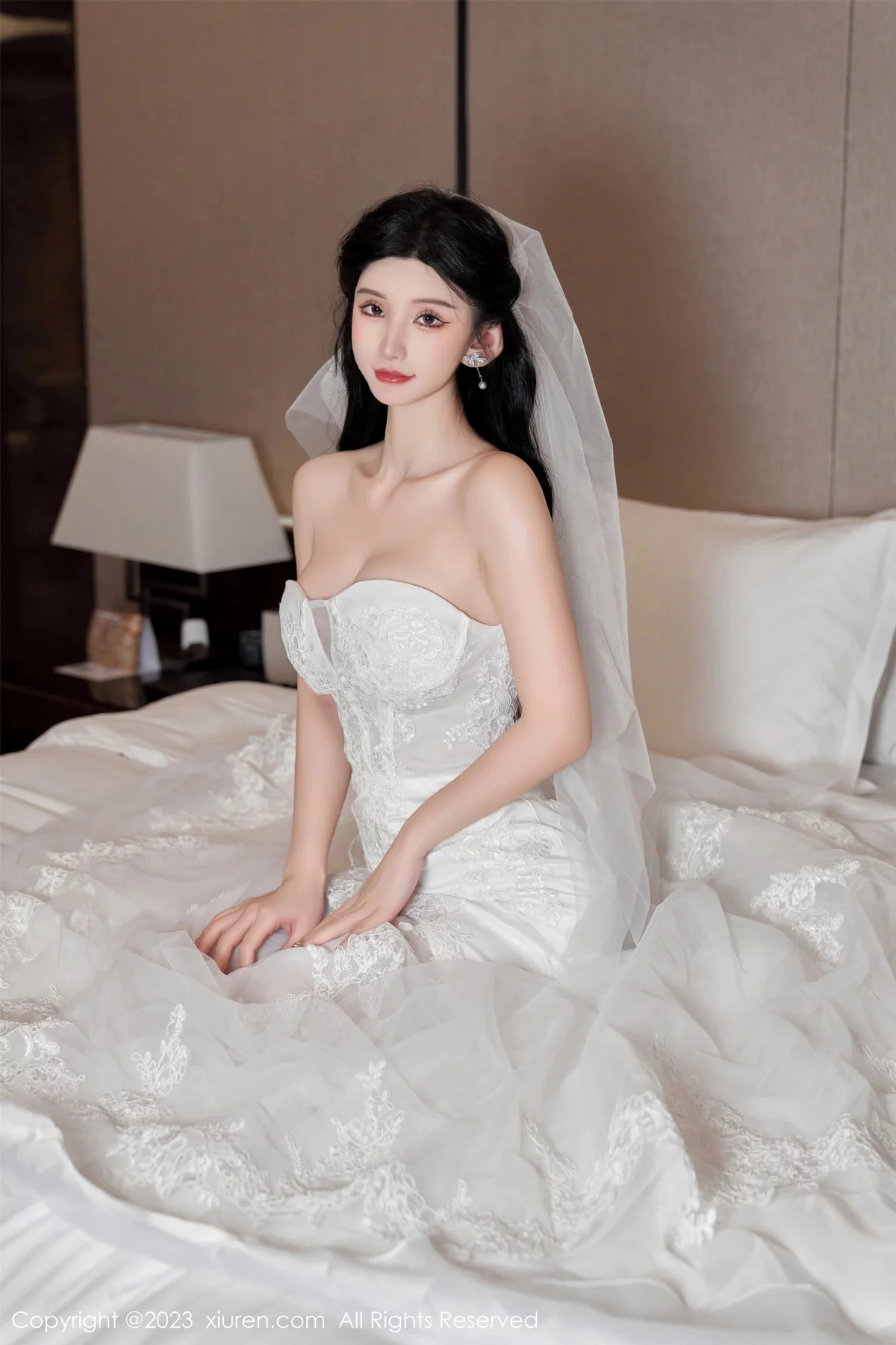 XiuRen第7463期_女神周于希Sally性感白色婚纱+白色蕾丝情趣服饰完美诱惑写真100P