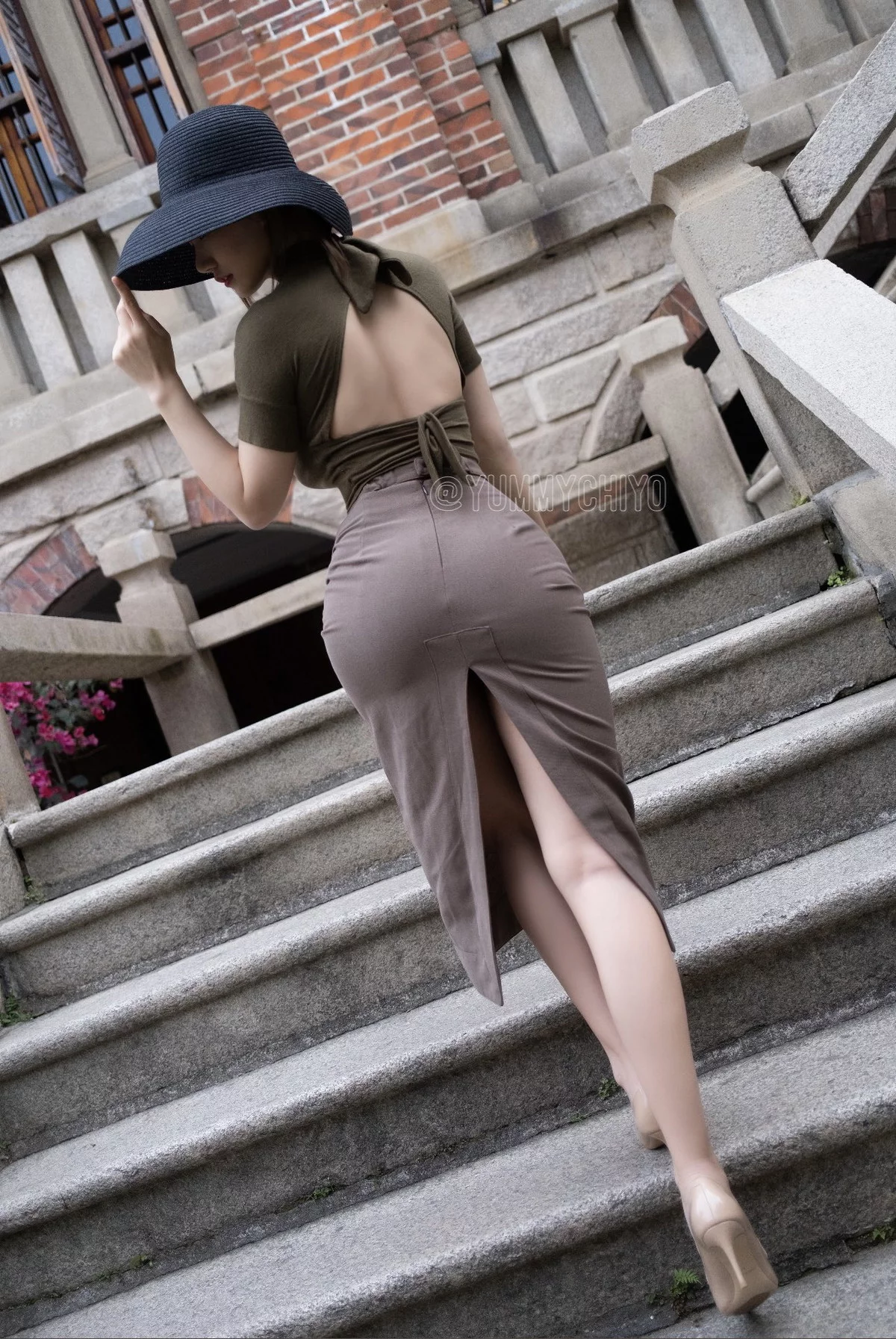 动漫博主小仓千代w-Twitter合集精选主题性感多套服饰+自拍系列迷人诱惑写真350P