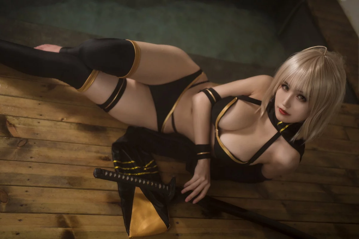 动漫博主小仓千代w-Twitter合集精选主题性感多套服饰+自拍系列迷人诱惑写真350P