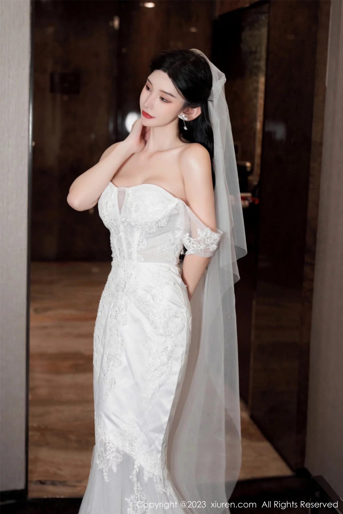 XiuRen第7463期_女神周于希Sally性感白色婚纱+白色蕾丝情趣服饰完美诱惑写真100P
