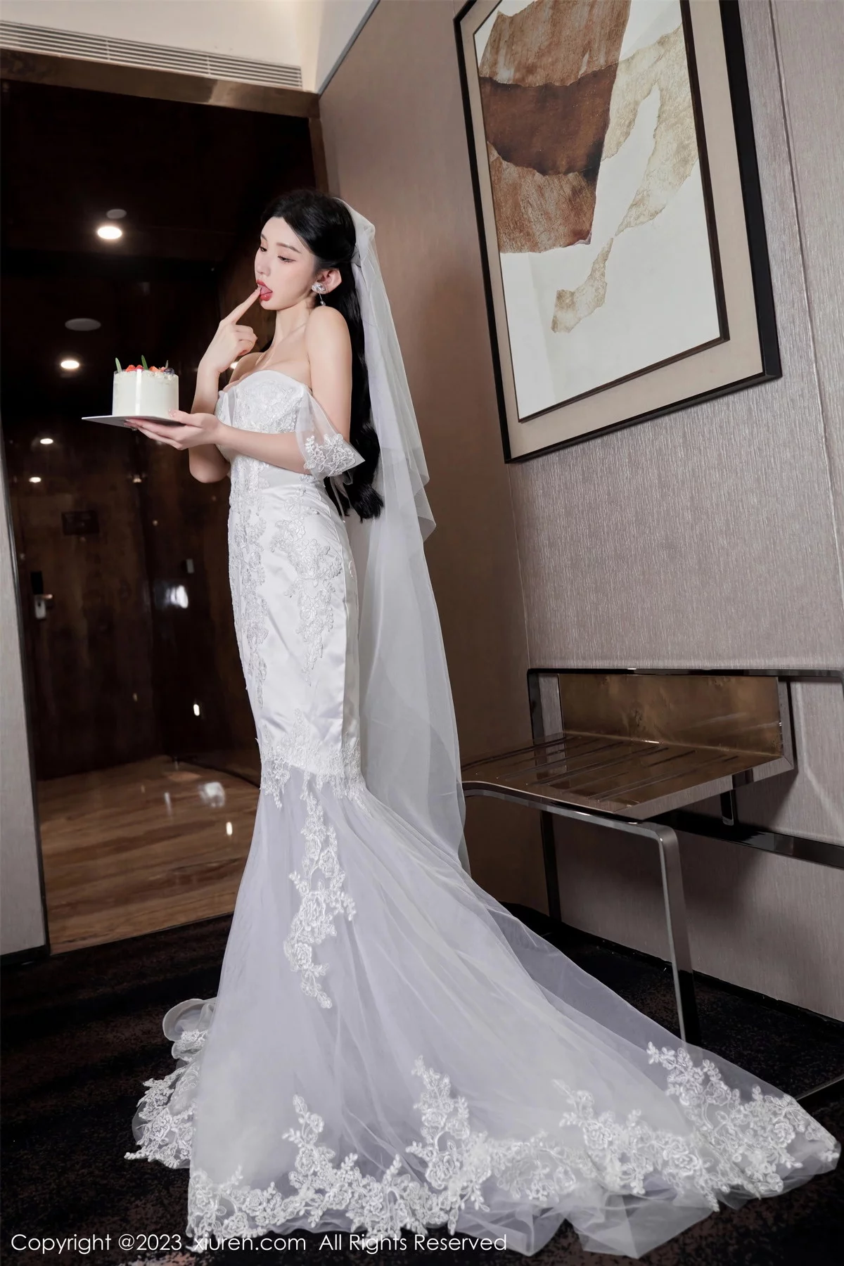 XiuRen第7463期_女神周于希Sally性感白色婚纱+白色蕾丝情趣服饰完美诱惑写真100P
