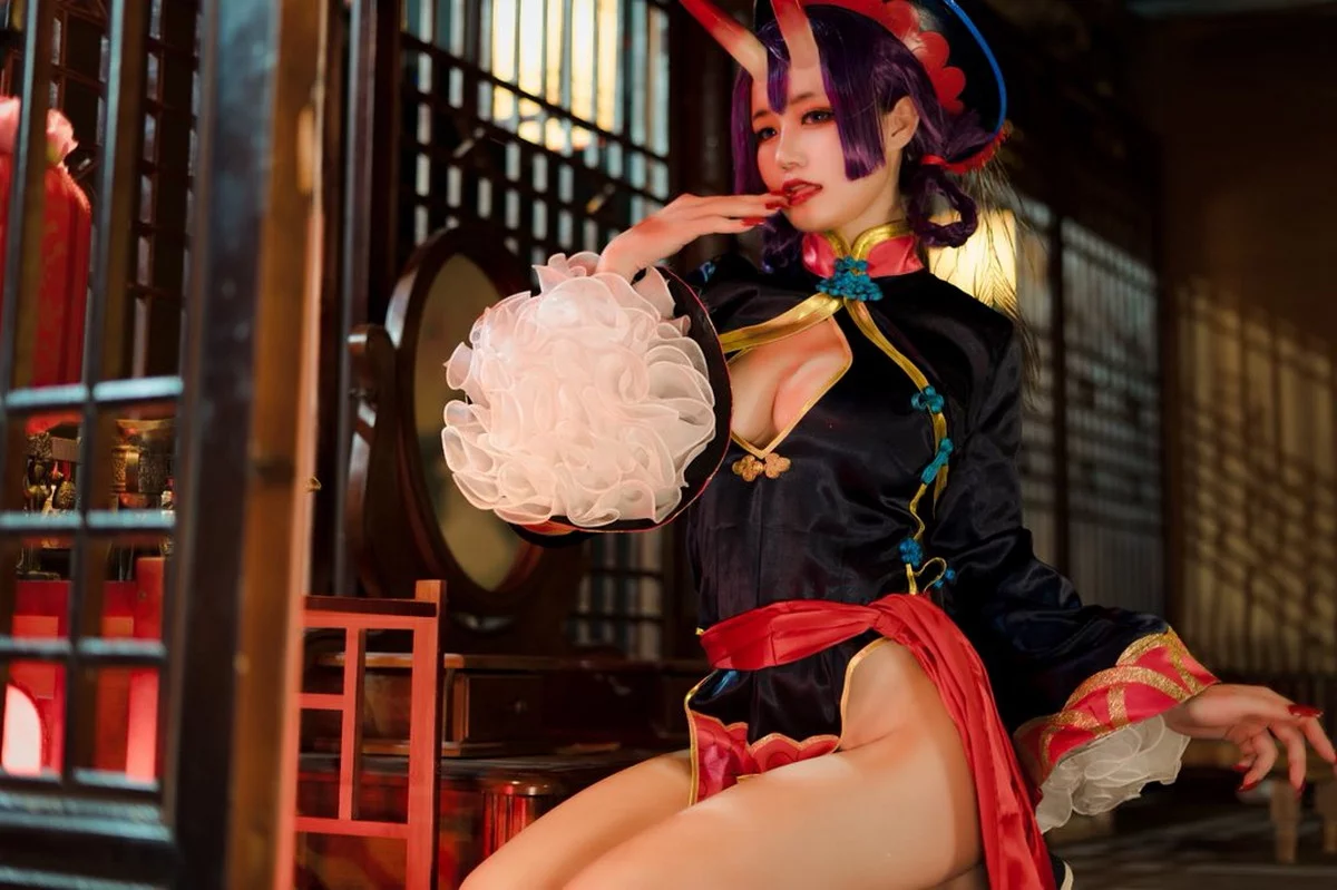 动漫博主小仓千代w-Twitter合集精选主题性感多套服饰+自拍系列迷人诱惑写真350P