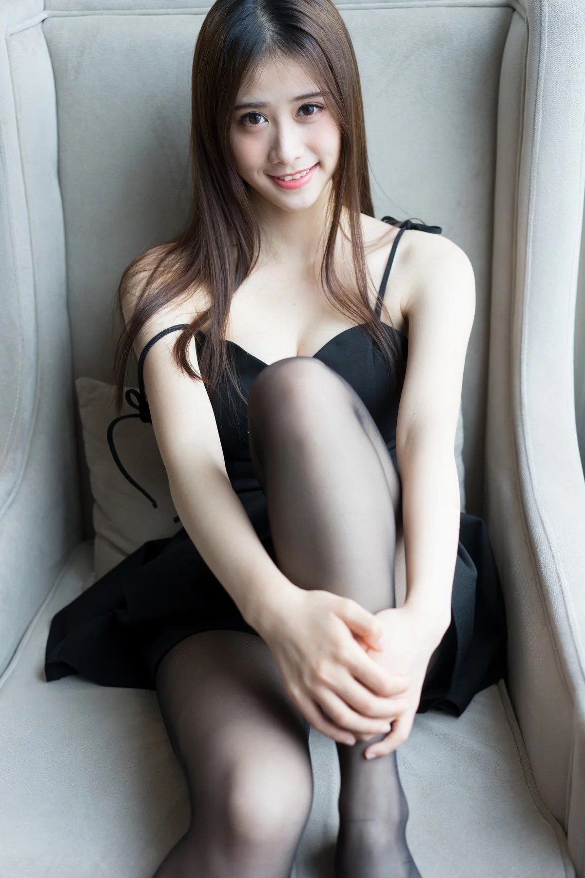 B站女主播一只小仙若黑丝女仆主题性感吊带长裙+黑色女仆装配黑丝袜诱惑写真68P