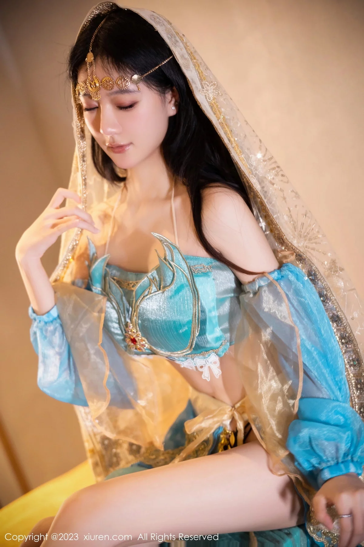 XiuRen第7469期_模特幼幼性感蓝色西域舞娘短裙露黑色内裤秀白嫩美腿诱惑写真82P