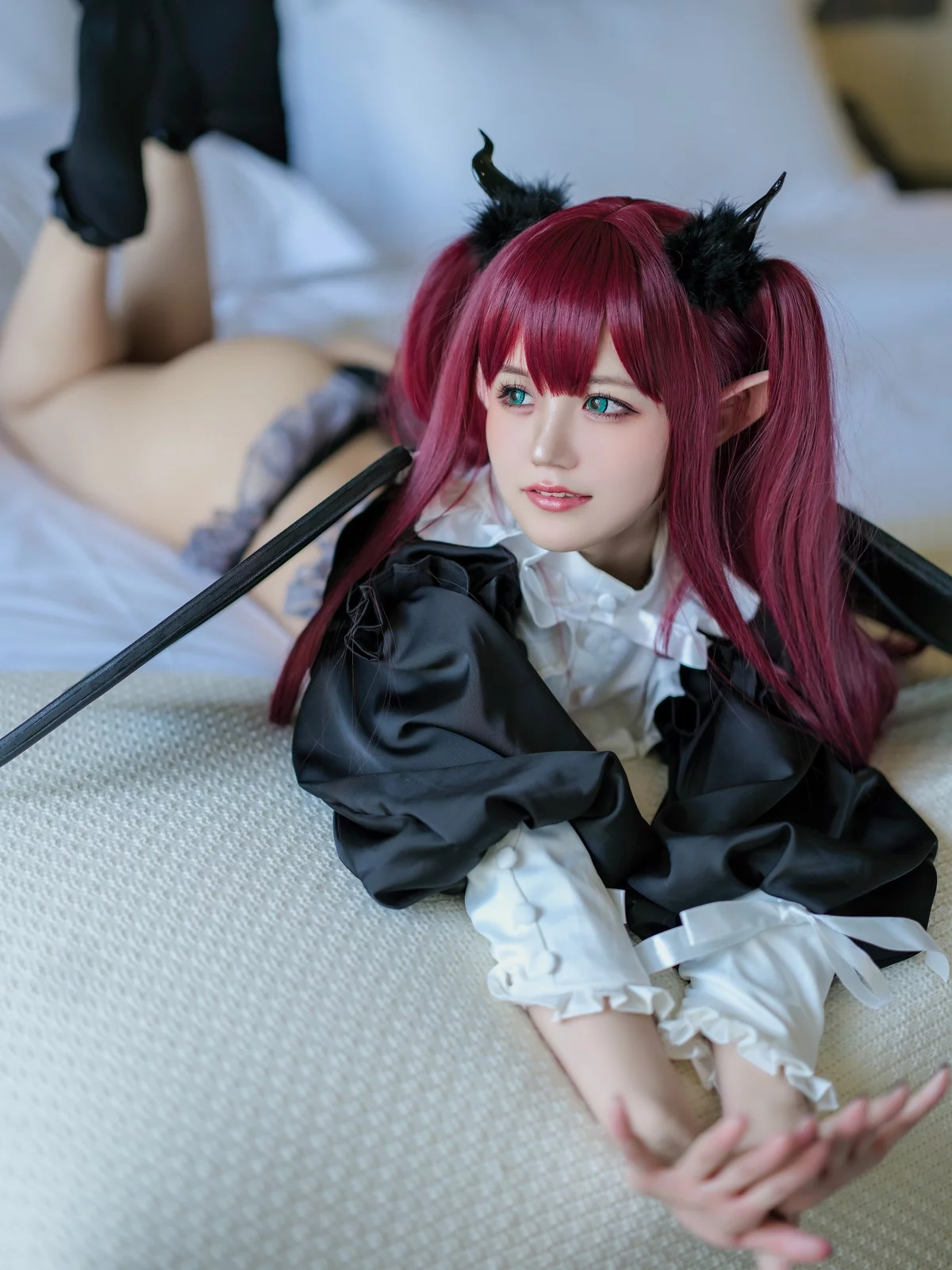 动漫博主小仓千代w梦魔扰利兹主题女魅魔装扮性感黑色内衣秀丰满身材诱惑写真30P