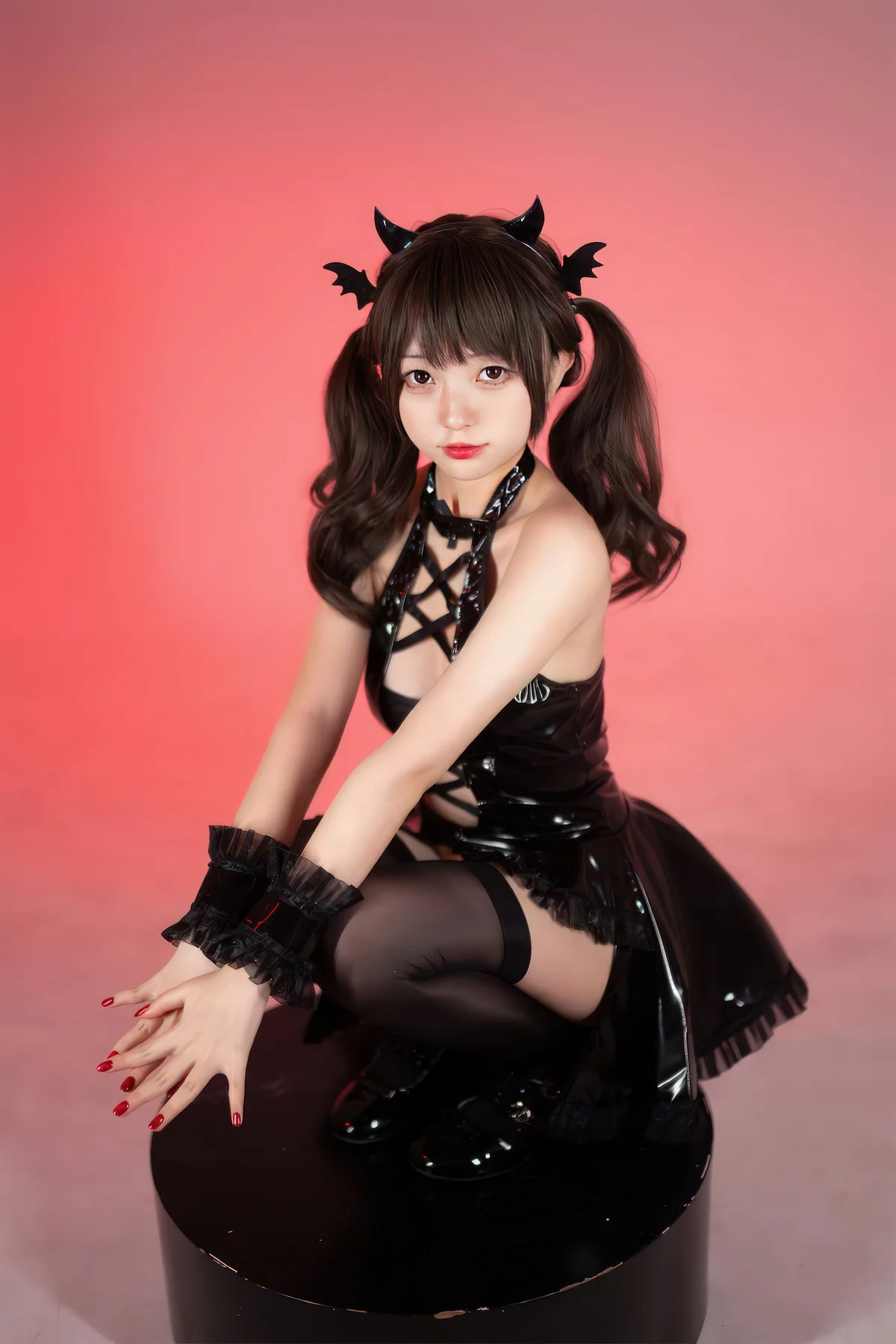 网络美女花铃小恶魔主题性感黑色皮质服饰配黑丝袜秀完美身材撩人诱惑写真85P