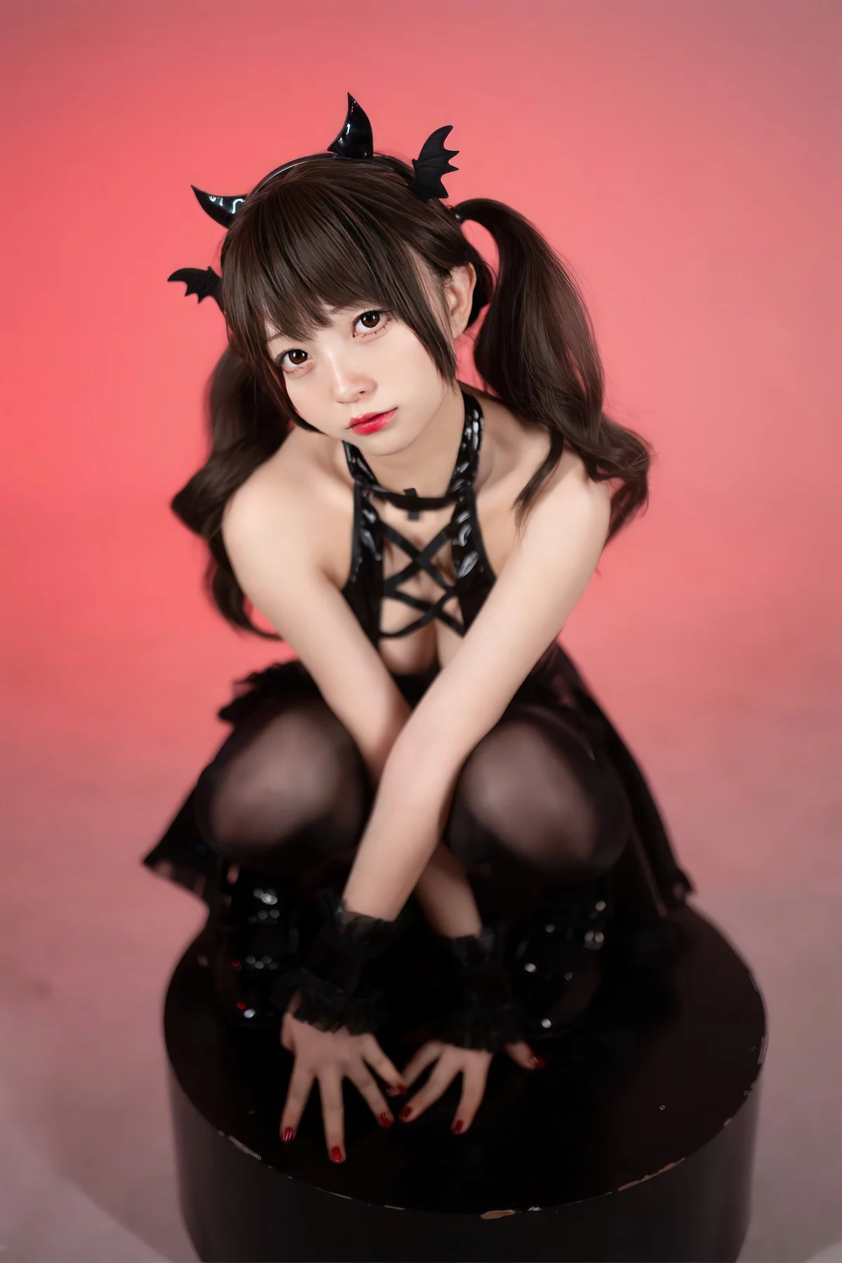 网络美女花铃小恶魔主题性感黑色皮质服饰配黑丝袜秀完美身材撩人诱惑写真85P