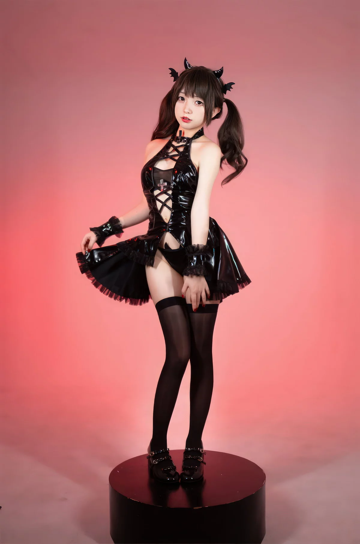 网络美女花铃小恶魔主题性感黑色皮质服饰配黑丝袜秀完美身材撩人诱惑写真85P