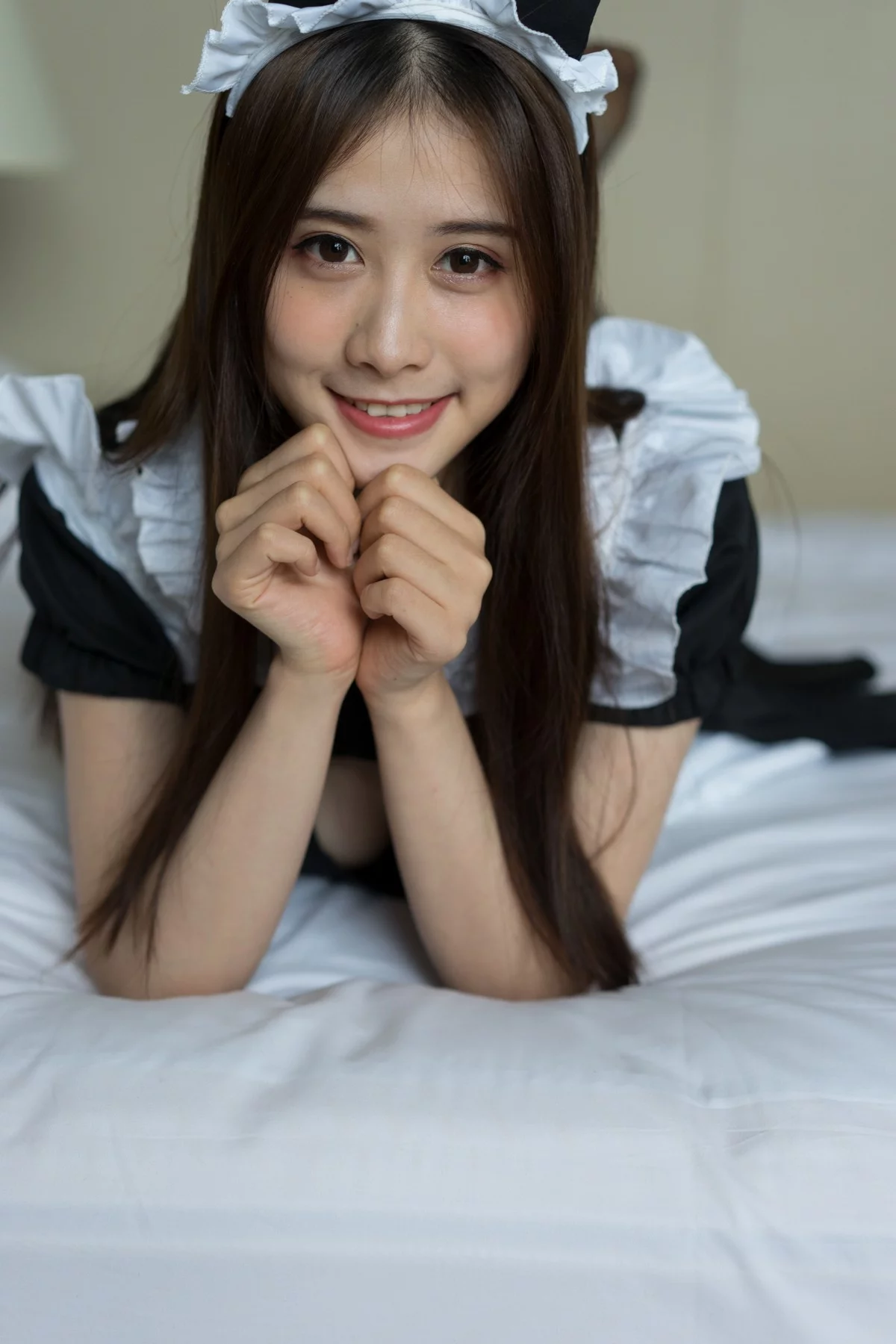 B站女主播一只小仙若黑丝女仆主题性感吊带长裙+黑色女仆装配黑丝袜诱惑写真68P