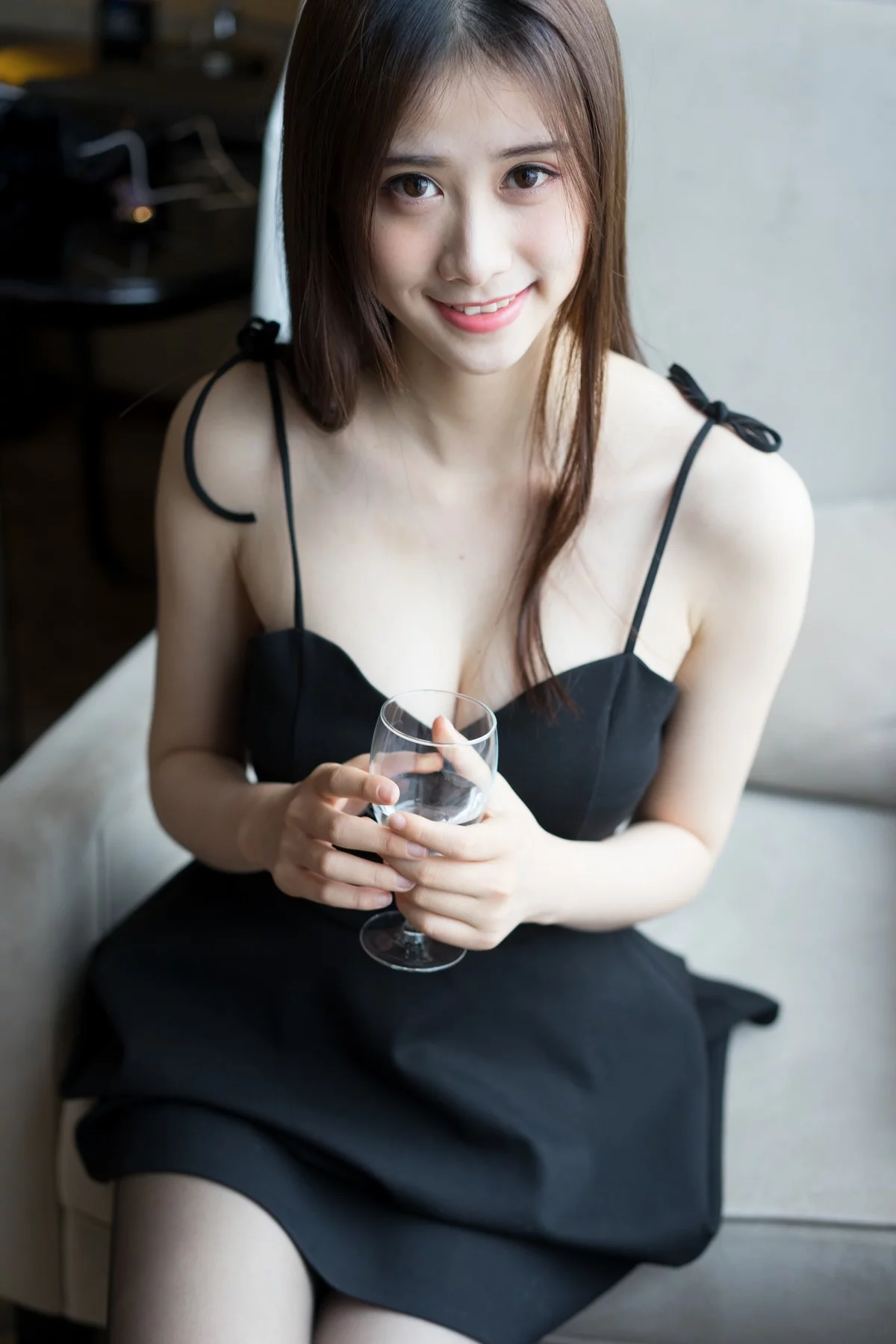 B站女主播一只小仙若黑丝女仆主题性感吊带长裙+黑色女仆装配黑丝袜诱惑写真68P