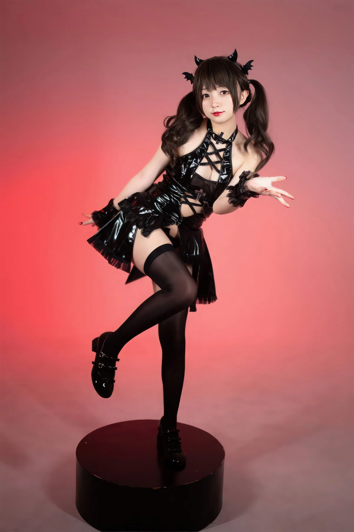 网络美女花铃小恶魔主题性感黑色皮质服饰配黑丝袜秀完美身材撩人诱惑写真85P