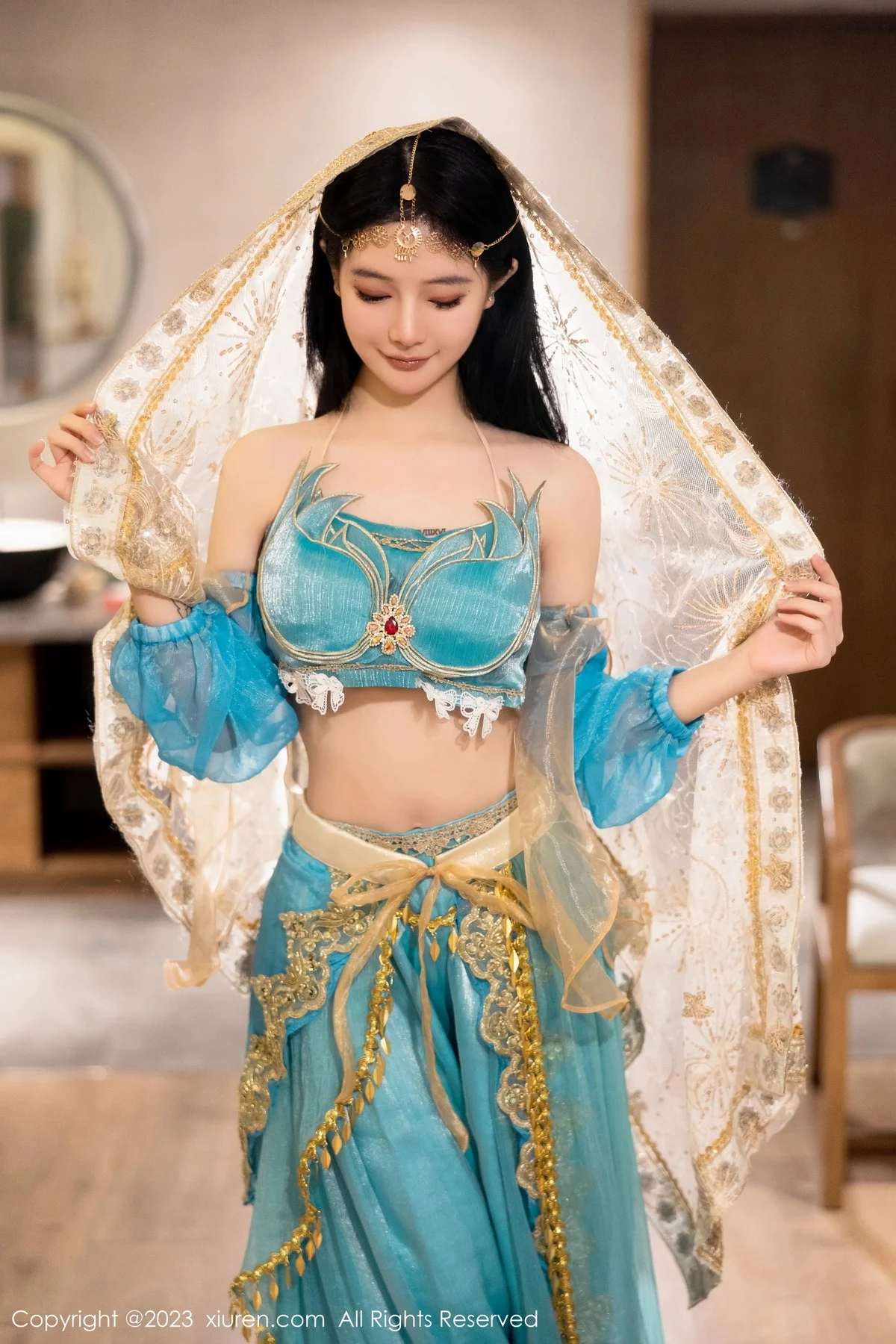 XiuRen第7469期_模特幼幼性感蓝色西域舞娘短裙露黑色内裤秀白嫩美腿诱惑写真82P