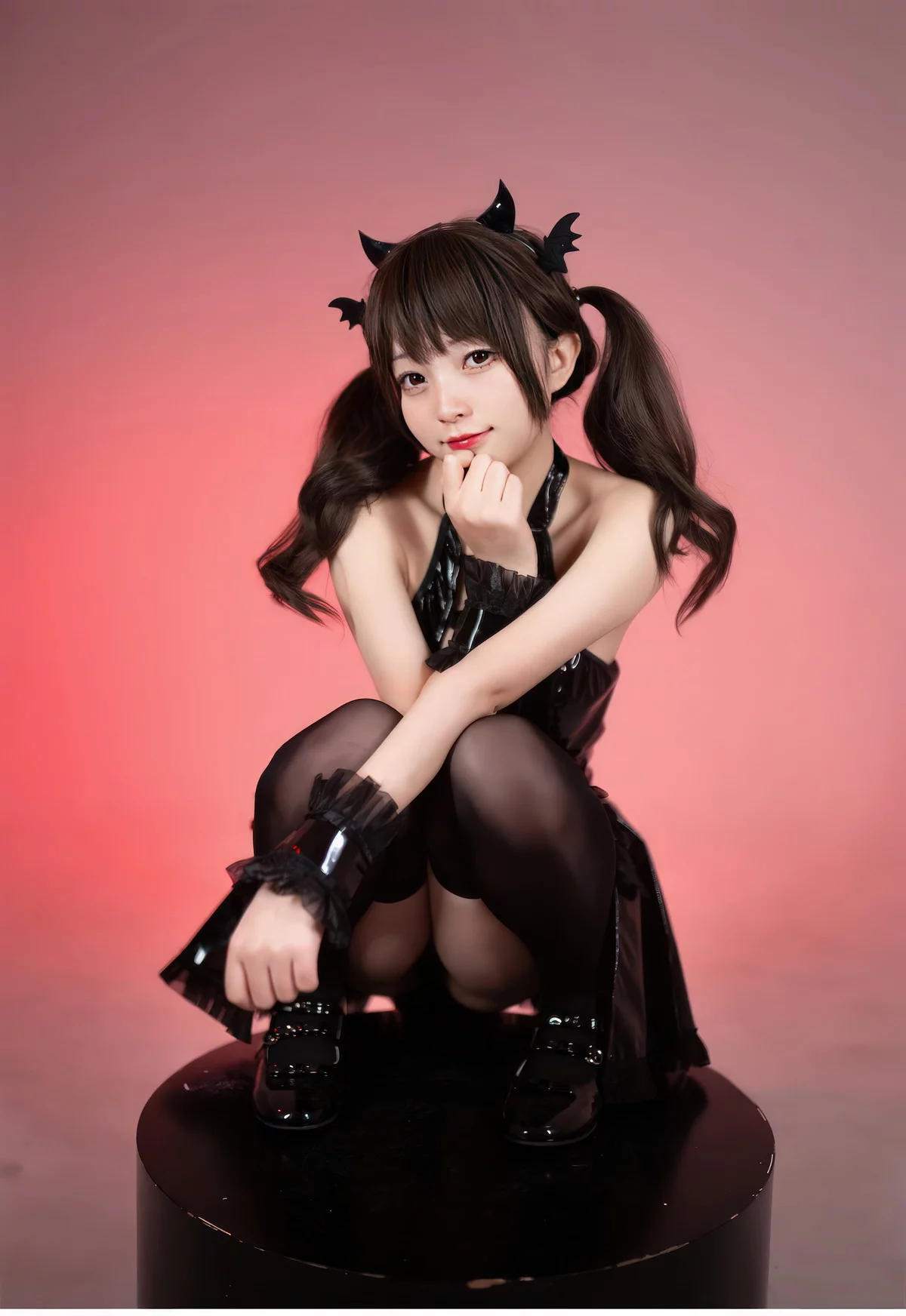 网络美女花铃小恶魔主题性感黑色皮质服饰配黑丝袜秀完美身材撩人诱惑写真85P