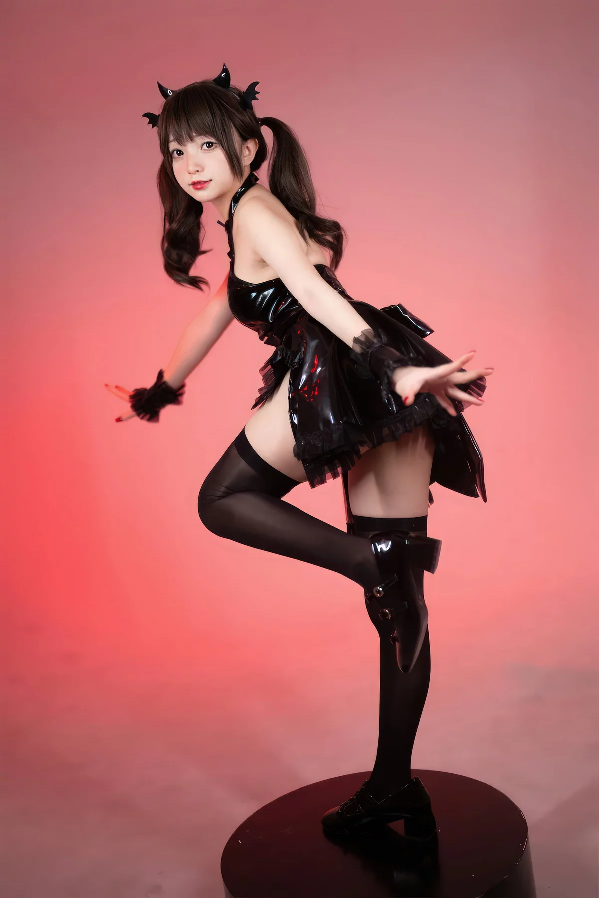 网络美女花铃小恶魔主题性感黑色皮质服饰配黑丝袜秀完美身材撩人诱惑写真85P