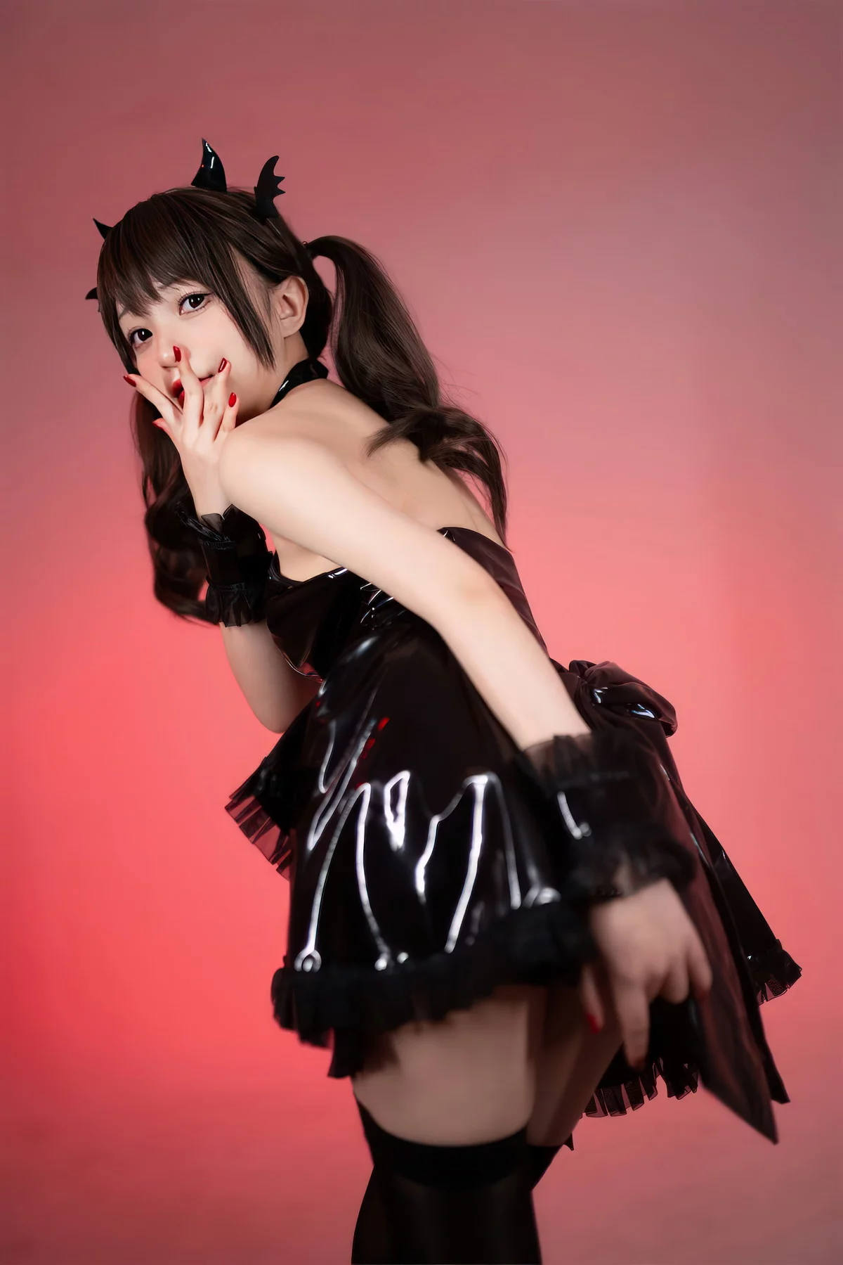 网络美女花铃小恶魔主题性感黑色皮质服饰配黑丝袜秀完美身材撩人诱惑写真85P
