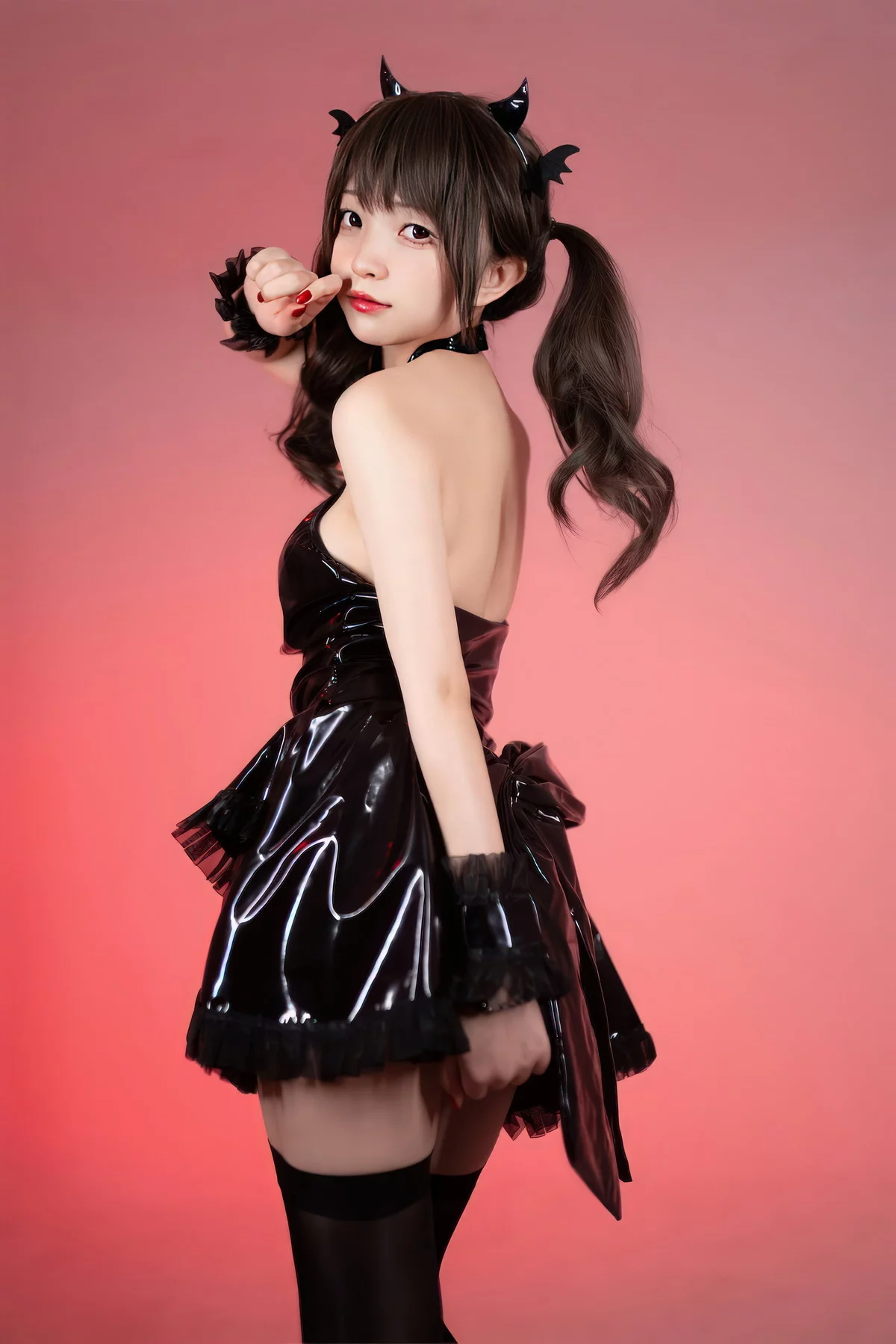 网络美女花铃小恶魔主题性感黑色皮质服饰配黑丝袜秀完美身材撩人诱惑写真85P