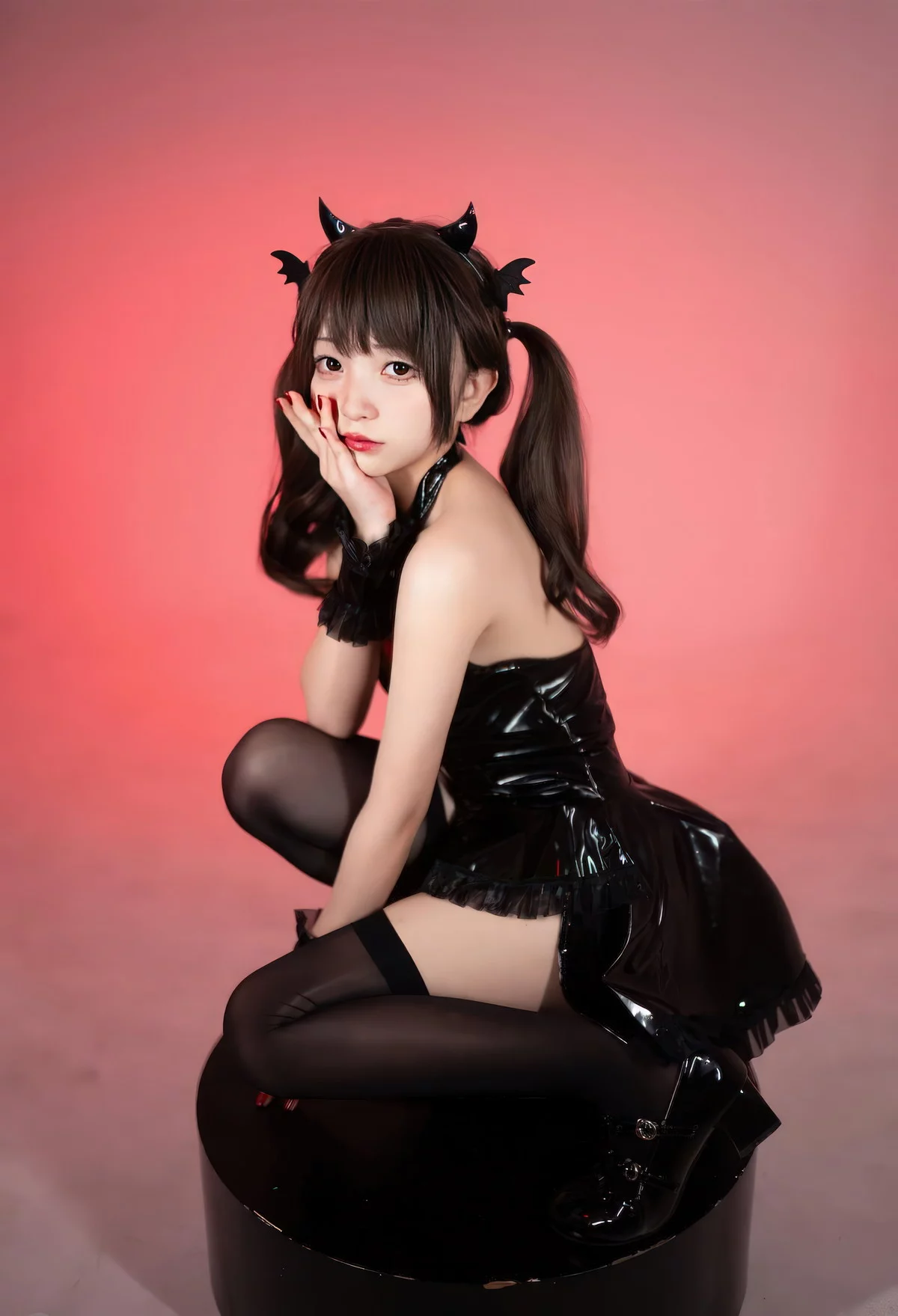 网络美女花铃小恶魔主题性感黑色皮质服饰配黑丝袜秀完美身材撩人诱惑写真85P