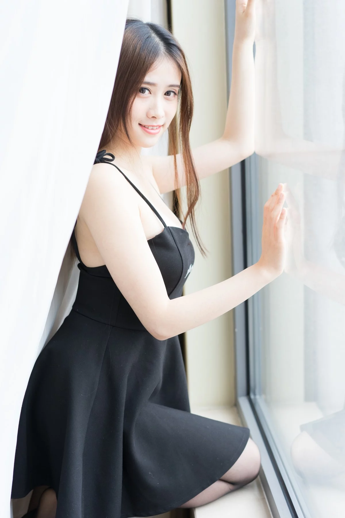 B站女主播一只小仙若黑丝女仆主题性感吊带长裙+黑色女仆装配黑丝袜诱惑写真68P